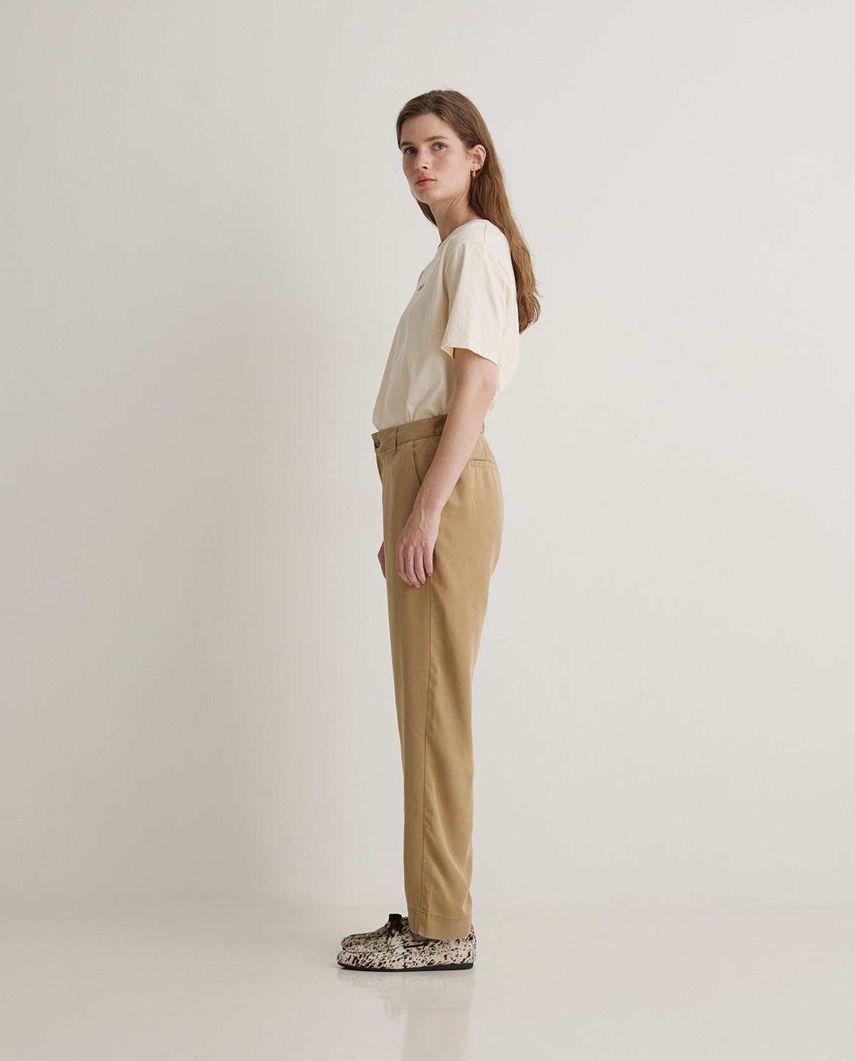 Pantalones regular fit tencel arena - Pantalones 100% tencel 1