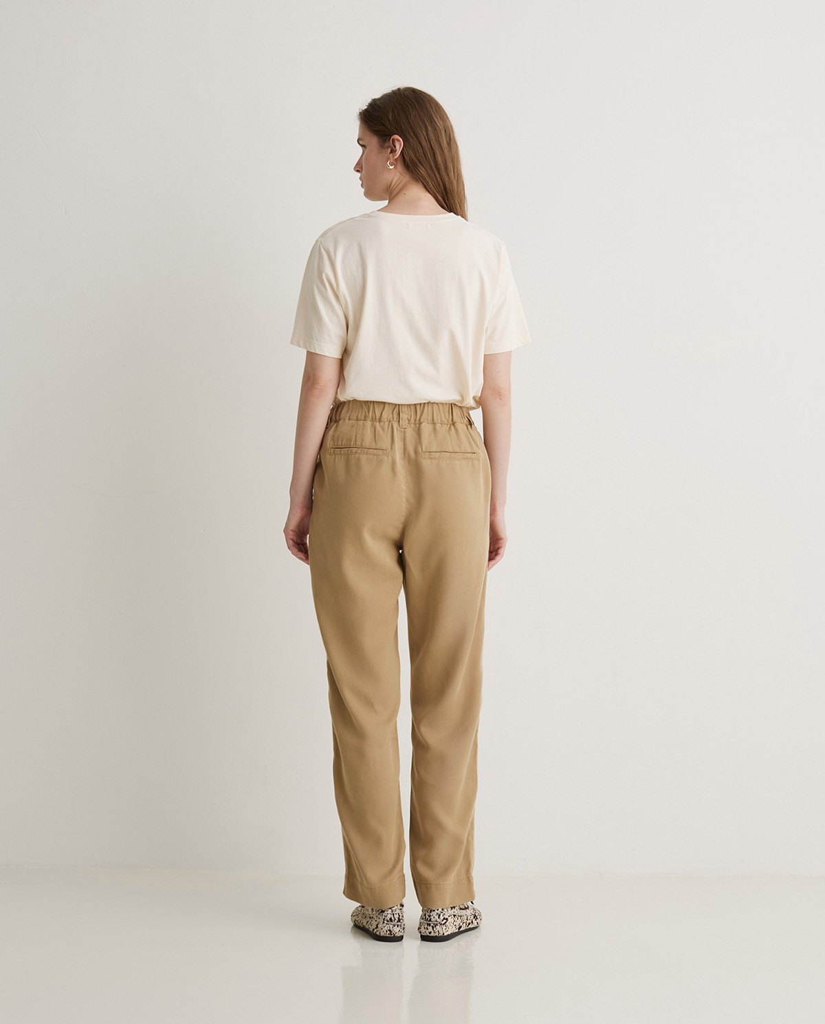 Pantalones regular fit tencel arena - Pantalones 100% tencel 2