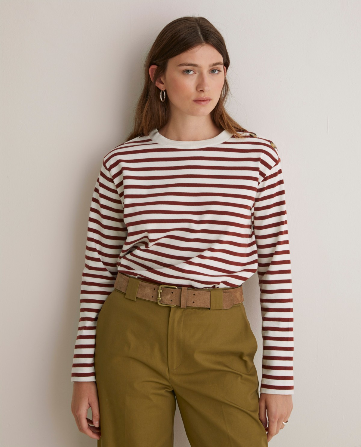 Pantalón regular fit 100% algodón verde oliva mujer Yerse - Detalle frontal 1