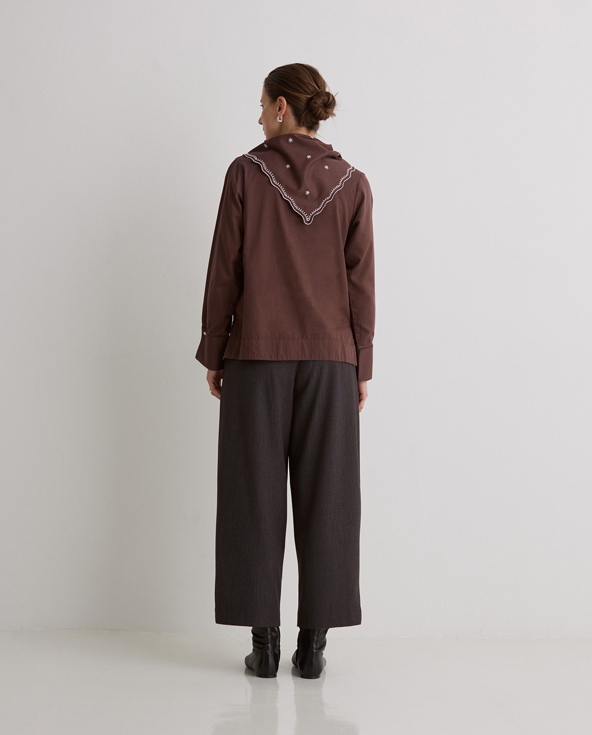 Blusa pañuelo extraíble marrón - Blusa 100% algodón 4