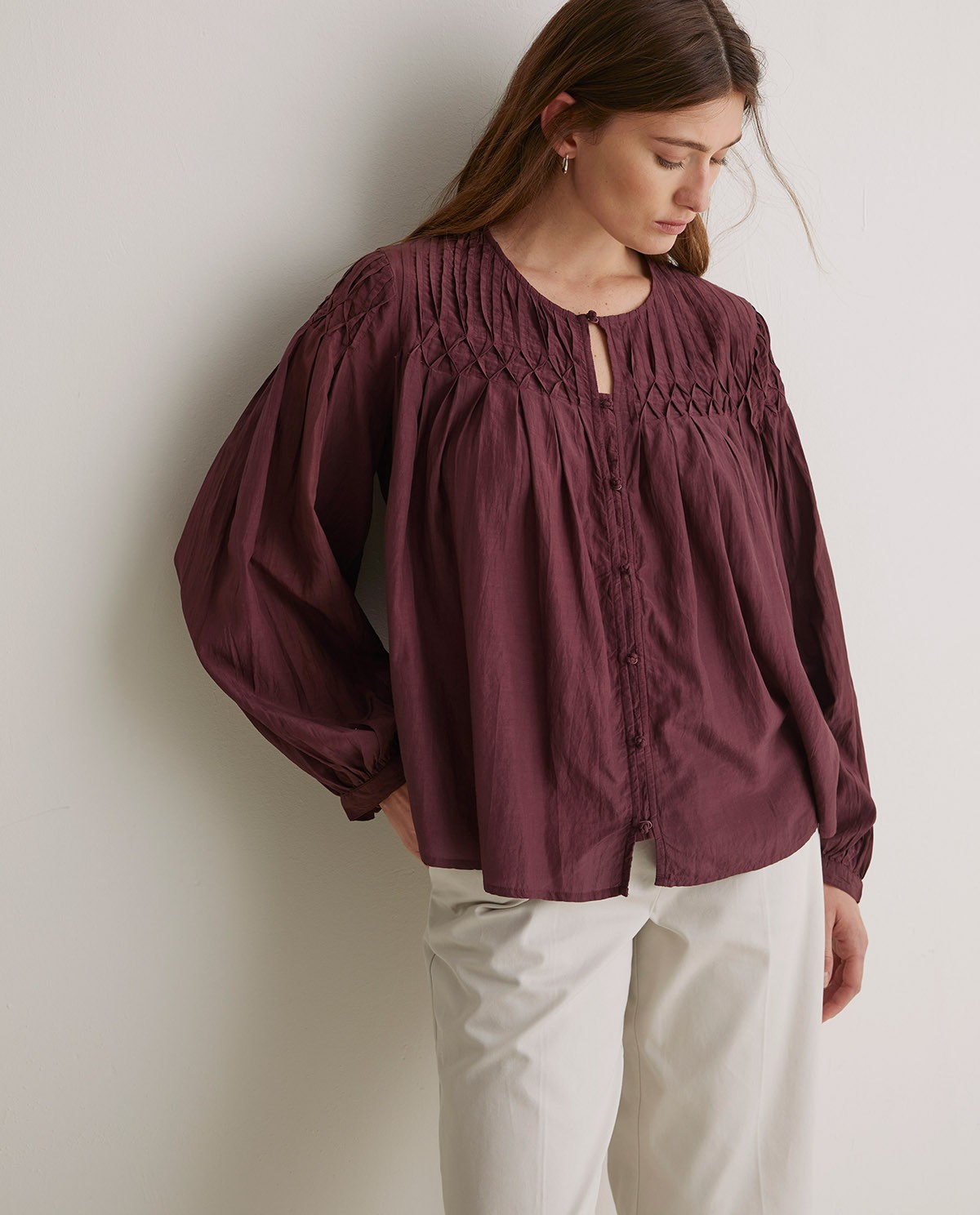 Blusa detalle pliegues algodón berenjena - Blusa mezcla de viscosa y algodón
