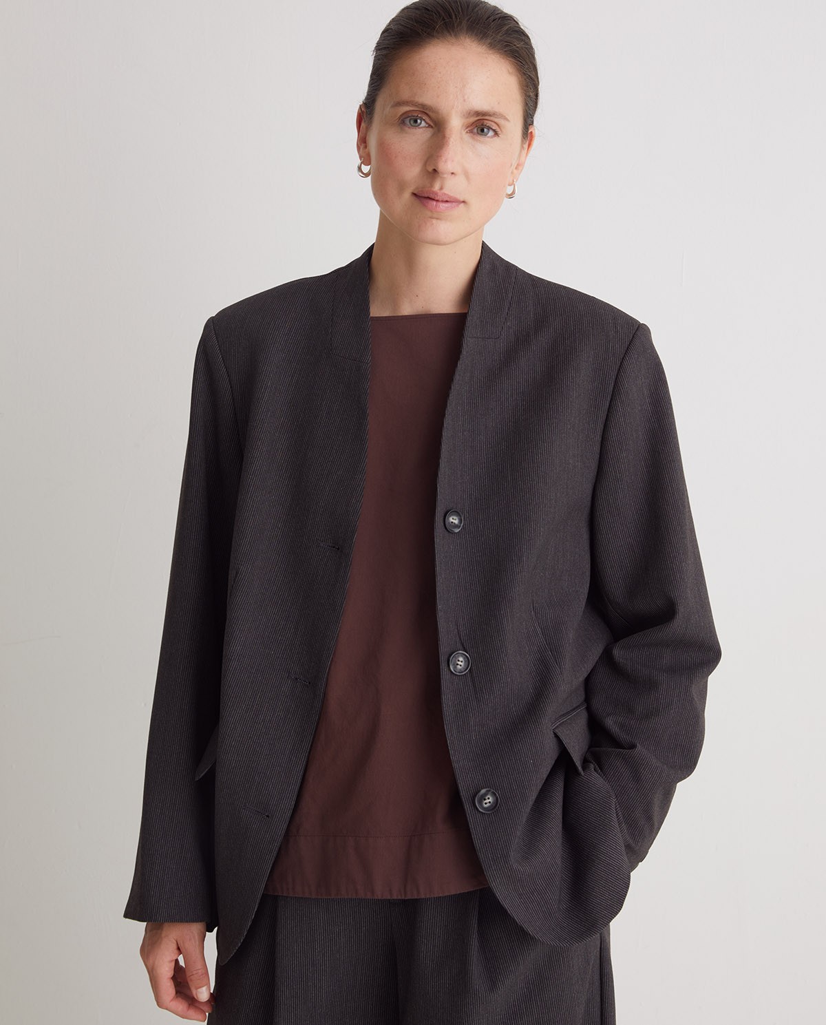 Blazer rayas cuello pico gris oscuro - Blazer de rayas 3
