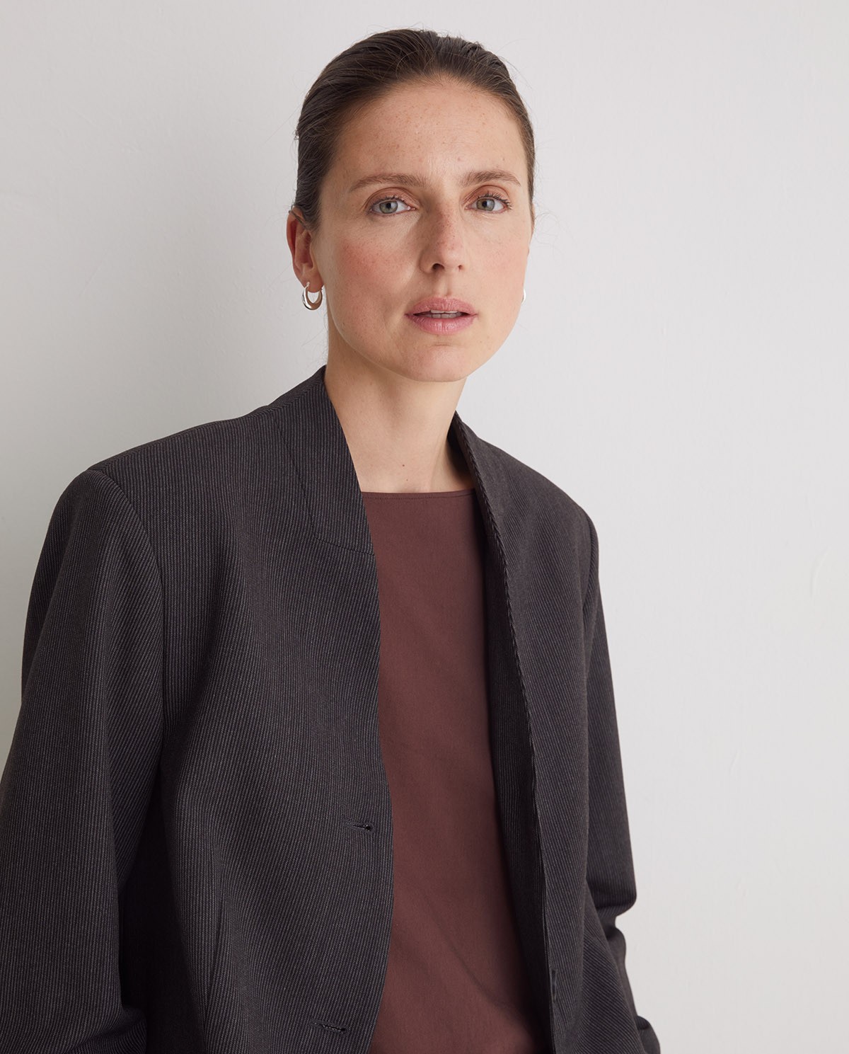 Blazer rayas cuello pico gris oscuro - Blazer de rayas 2