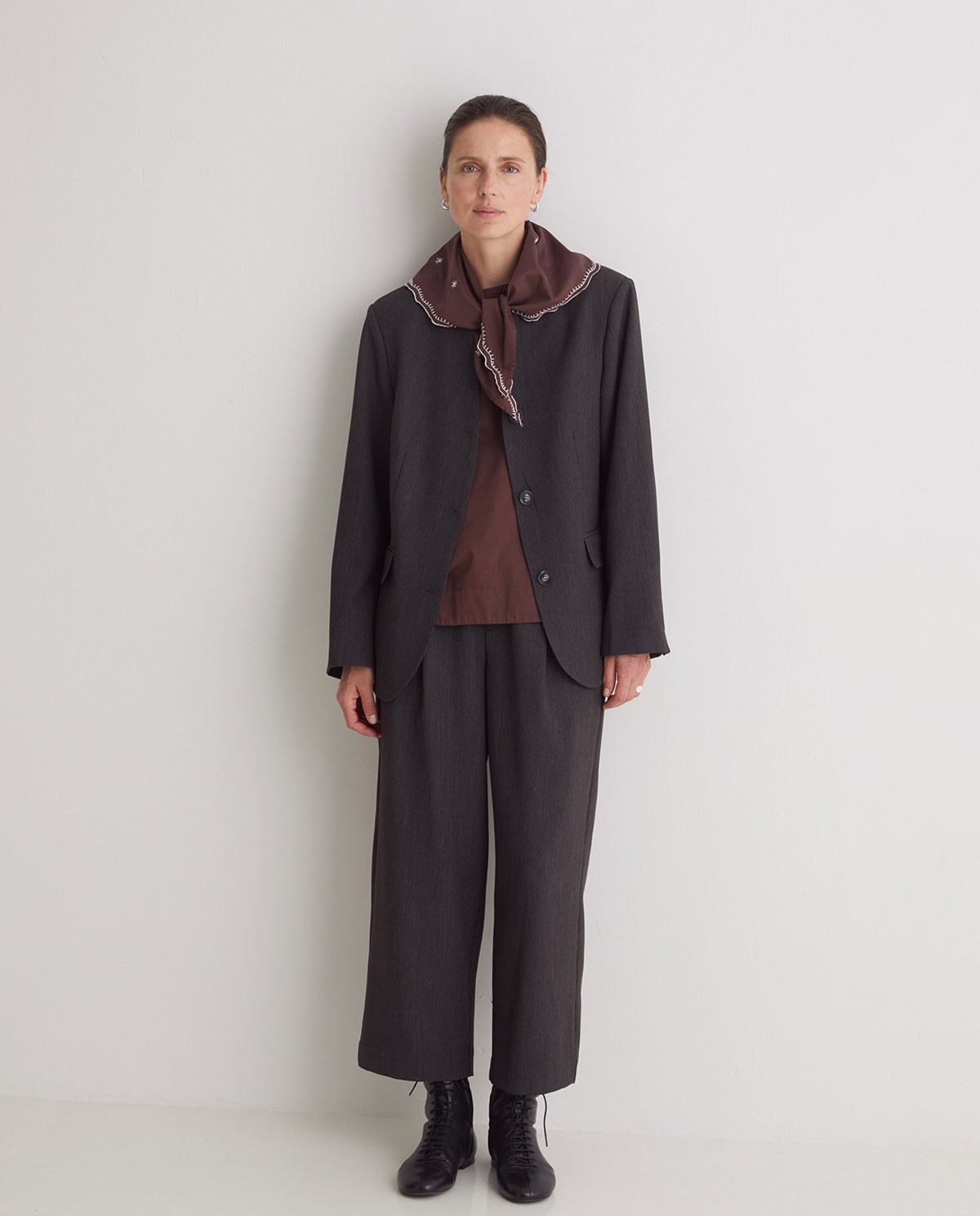 Pantalones barrel leg rayas gris oscuro - Pantalones barrel leg 1