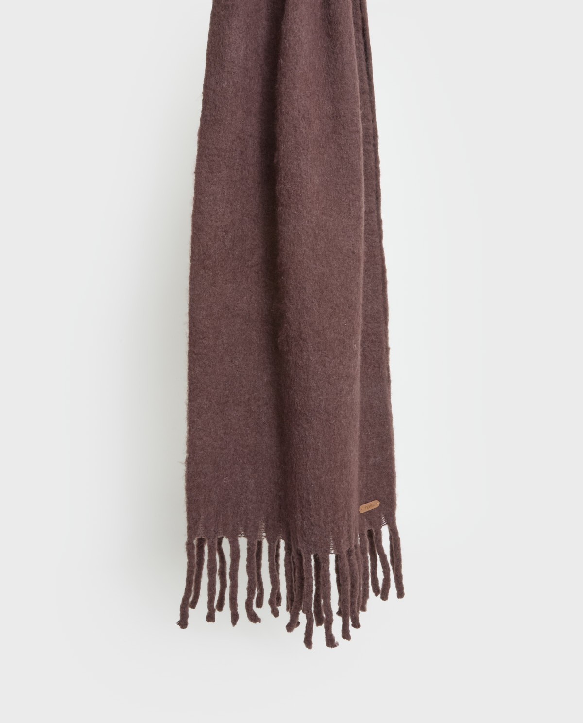 Chocolate wool-blend maxi scarf with fringe woman Yerse - Front view