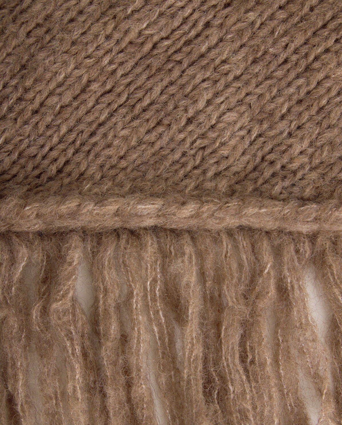 Poncho tricot fibras recicladas y lana beige - Poncho tricot 4