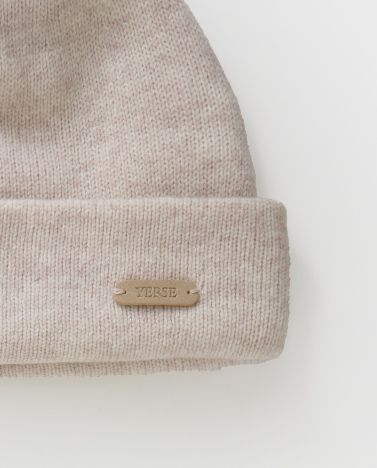 Gorro punt 100 % llana cru dona Yerse - Detall vista frontal 1