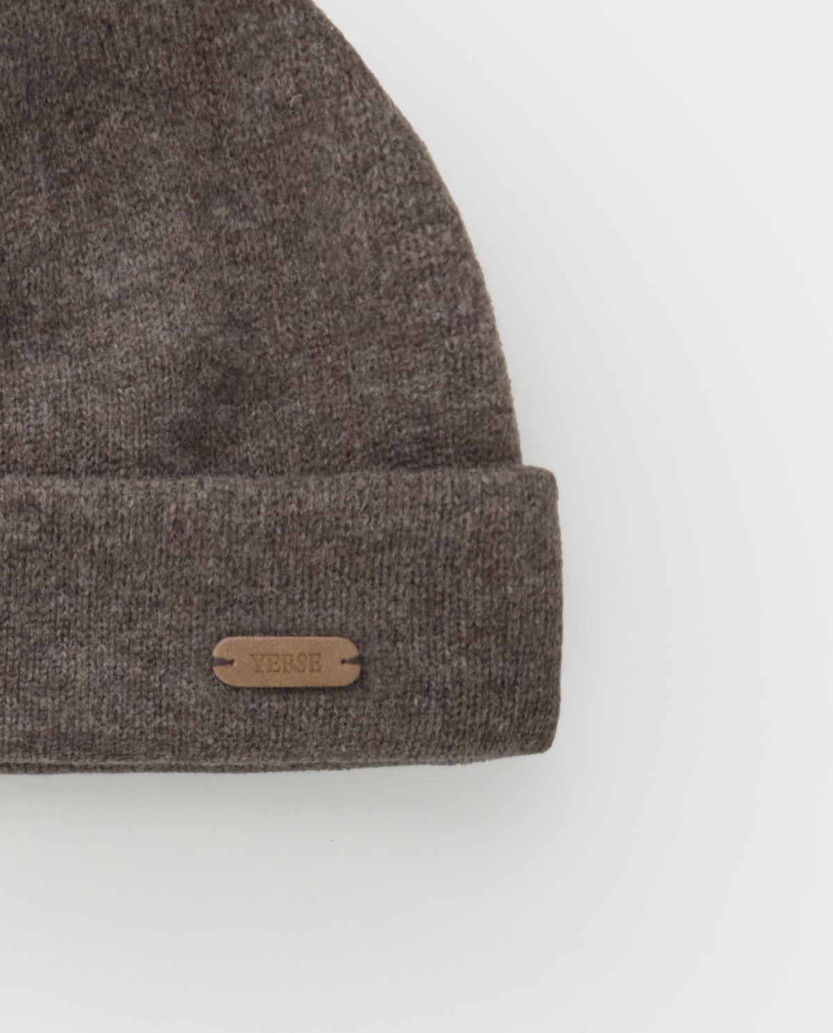 Gorro punt 100 % llana marró dona Yerse - Detall vista frontal 4