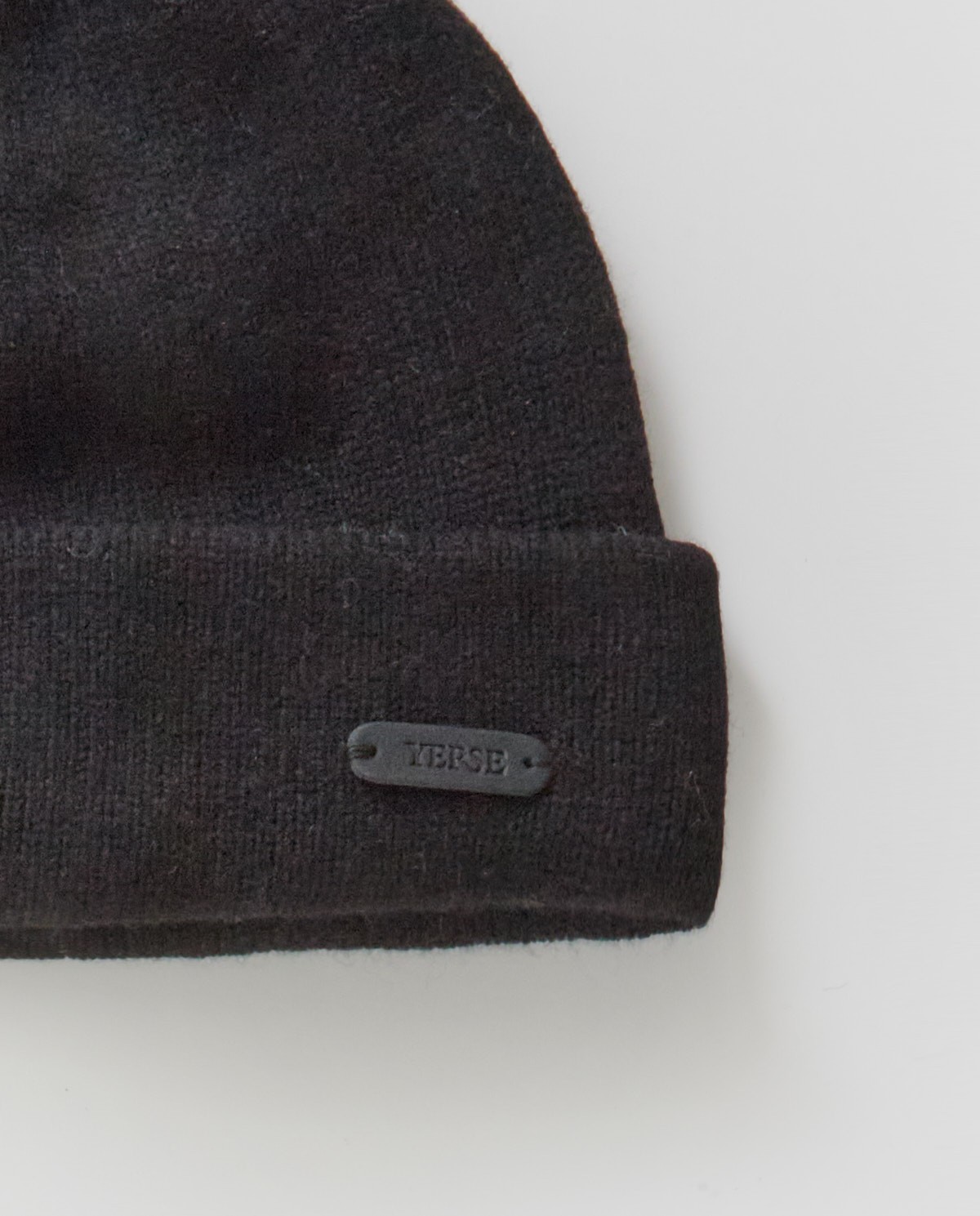 Bonnet en maille 100 % laine noir femme Yerse - Détail vue de face 1