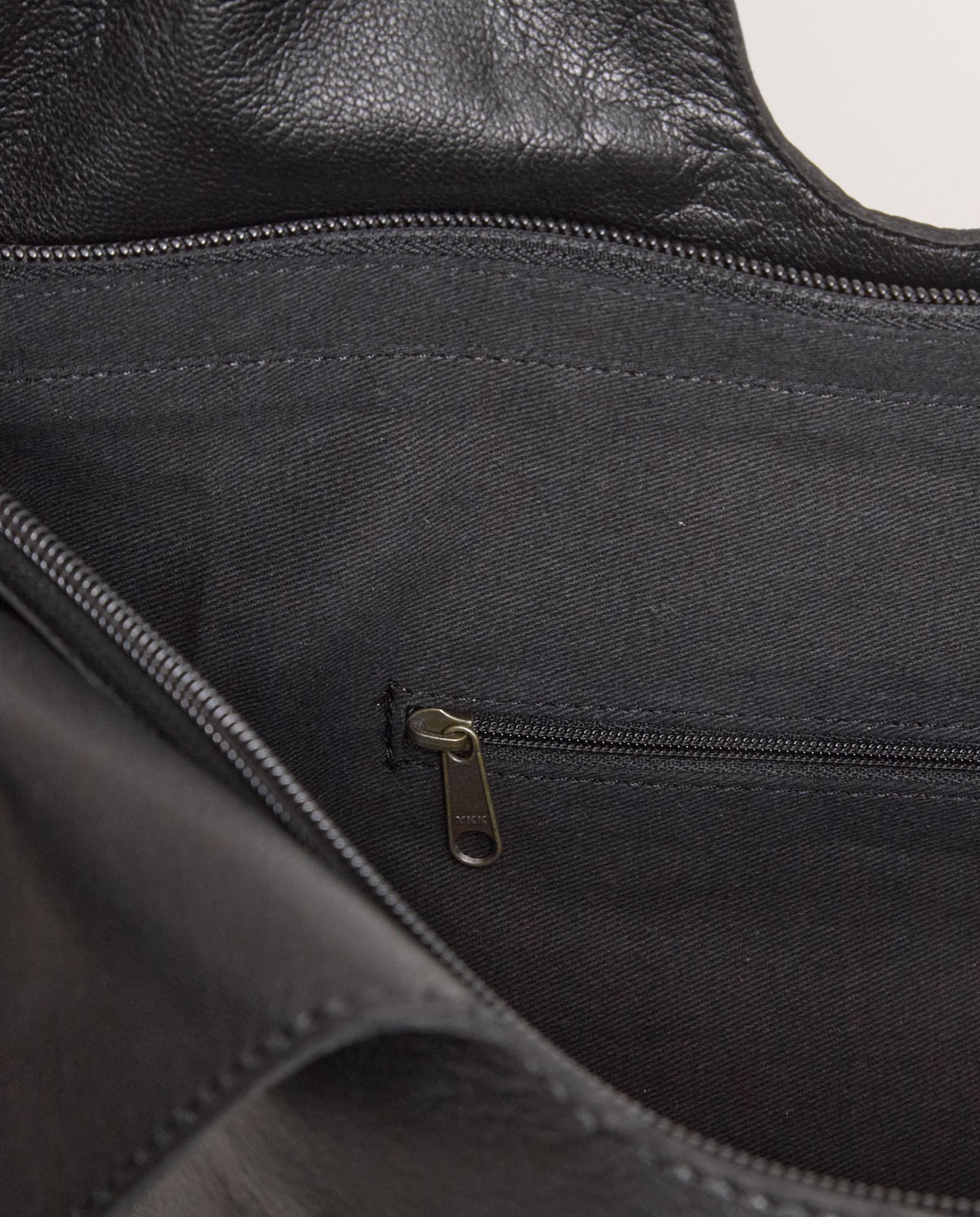 Sac hobo en cuir noir avec fermeture éclair - Sac hobo en cuir 5