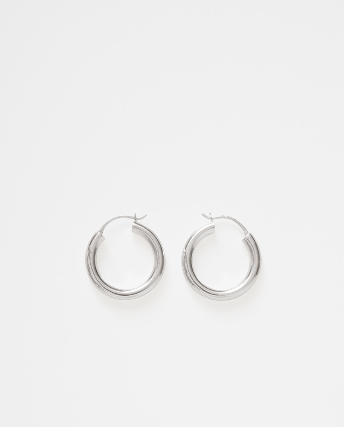 Pendientes de aro color plateado con cierre italiano – Yerse 1