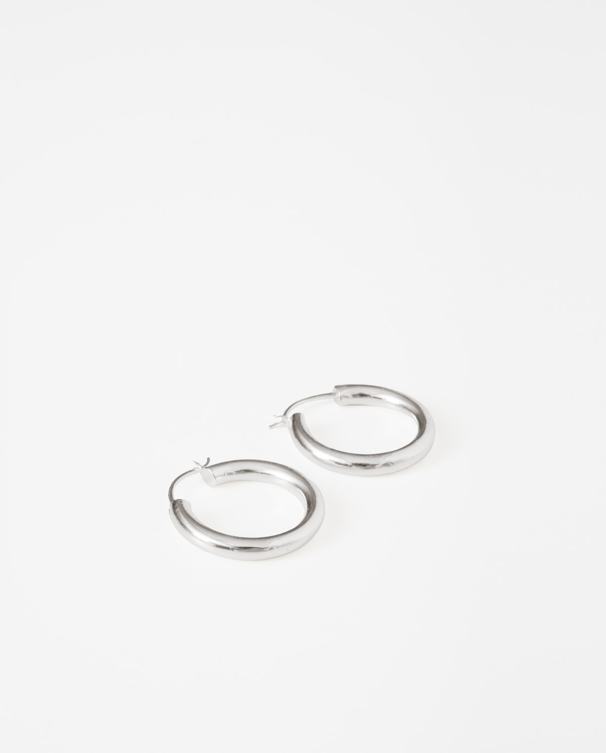 Pendientes de aro color plateado con cierre italiano – Yerse 2