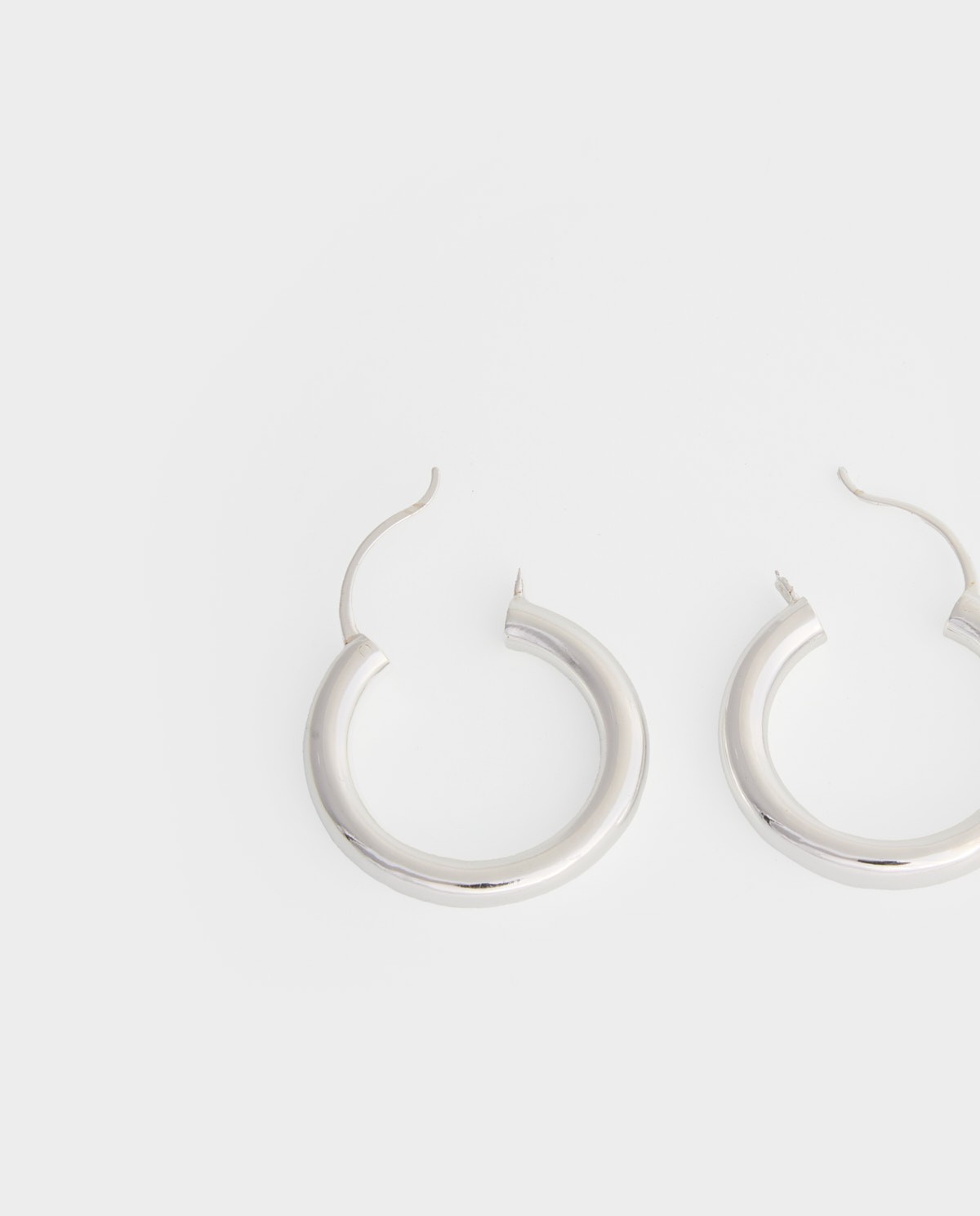 Pendientes de aro color plateado con cierre italiano – Yerse 3