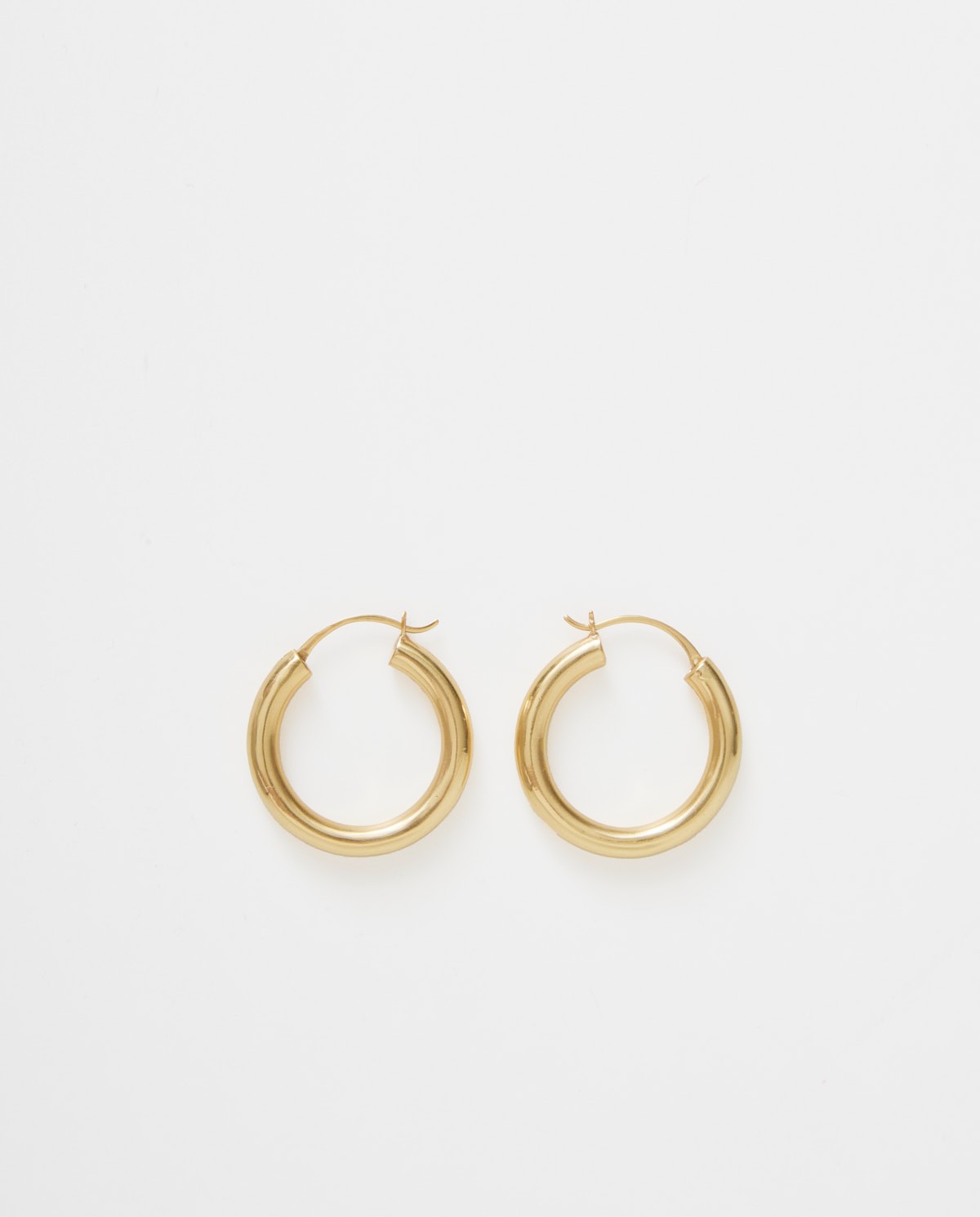 Pendientes de aro color dorado con cierre italiano – Yerse