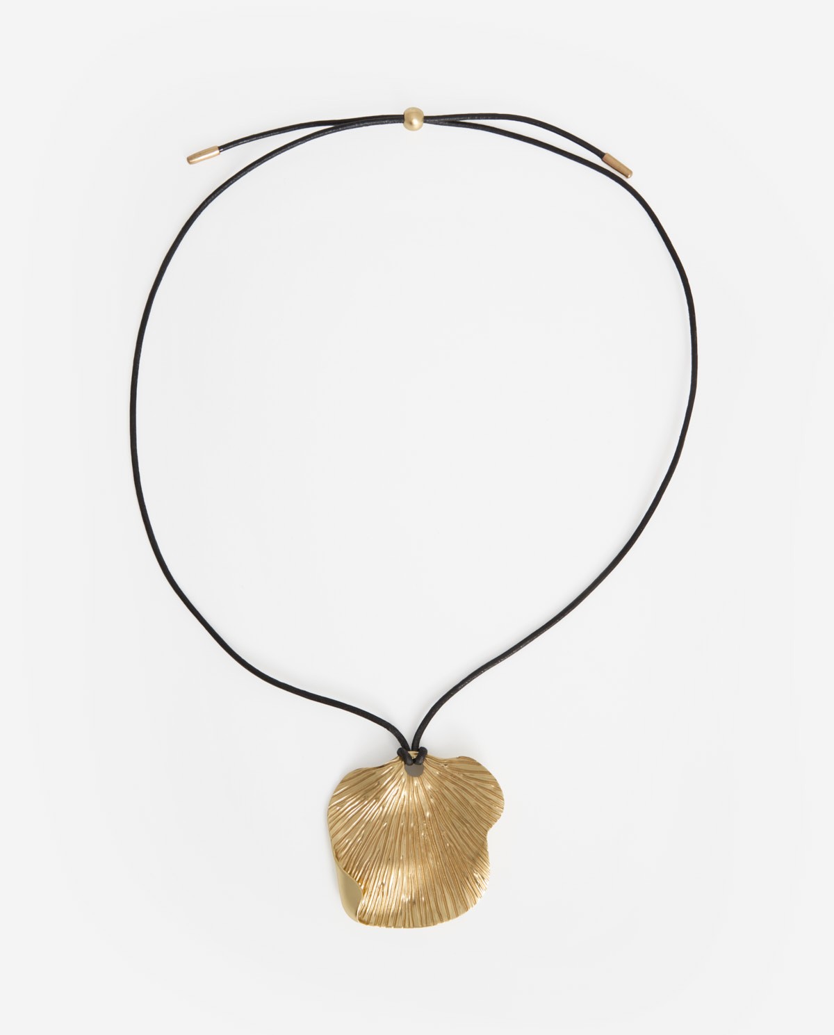 Collier long doré à silhouette organique avec détail en cuir véritable