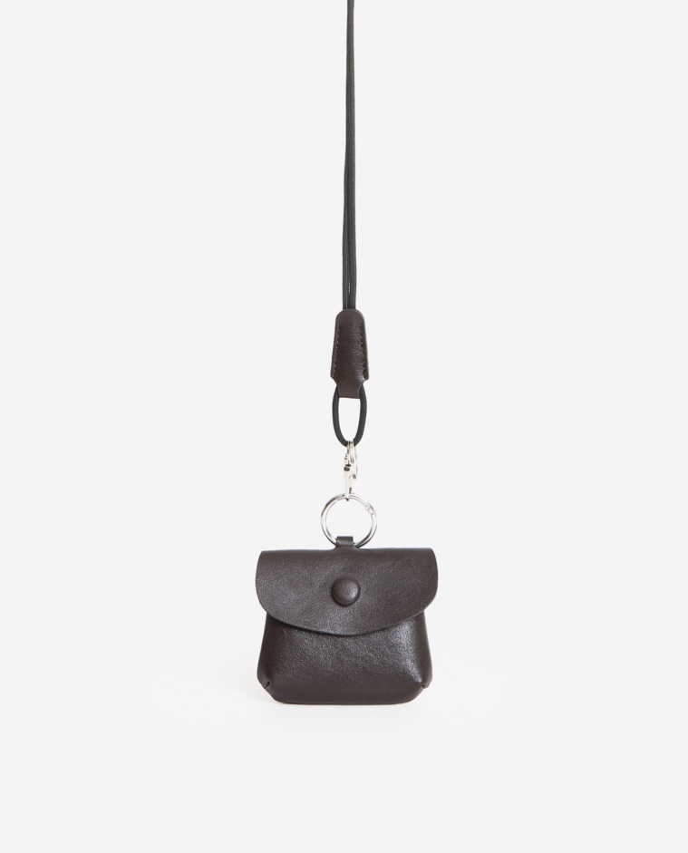 Mini monedero chocolate mujer Yerse - Detalle frontal