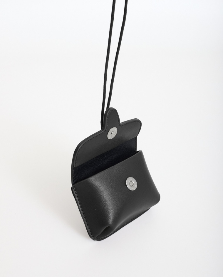 Mini monedero rígido negro mujer Yerse - Detalle frontal