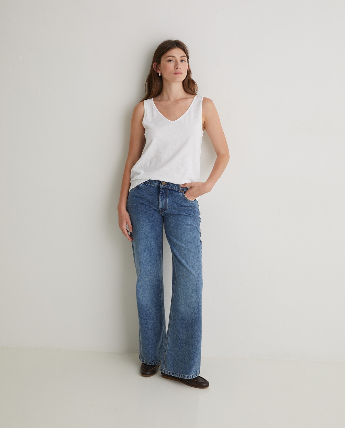 Top de algodón flamé blanco para mujer – Escote pico, suave y ligero 2