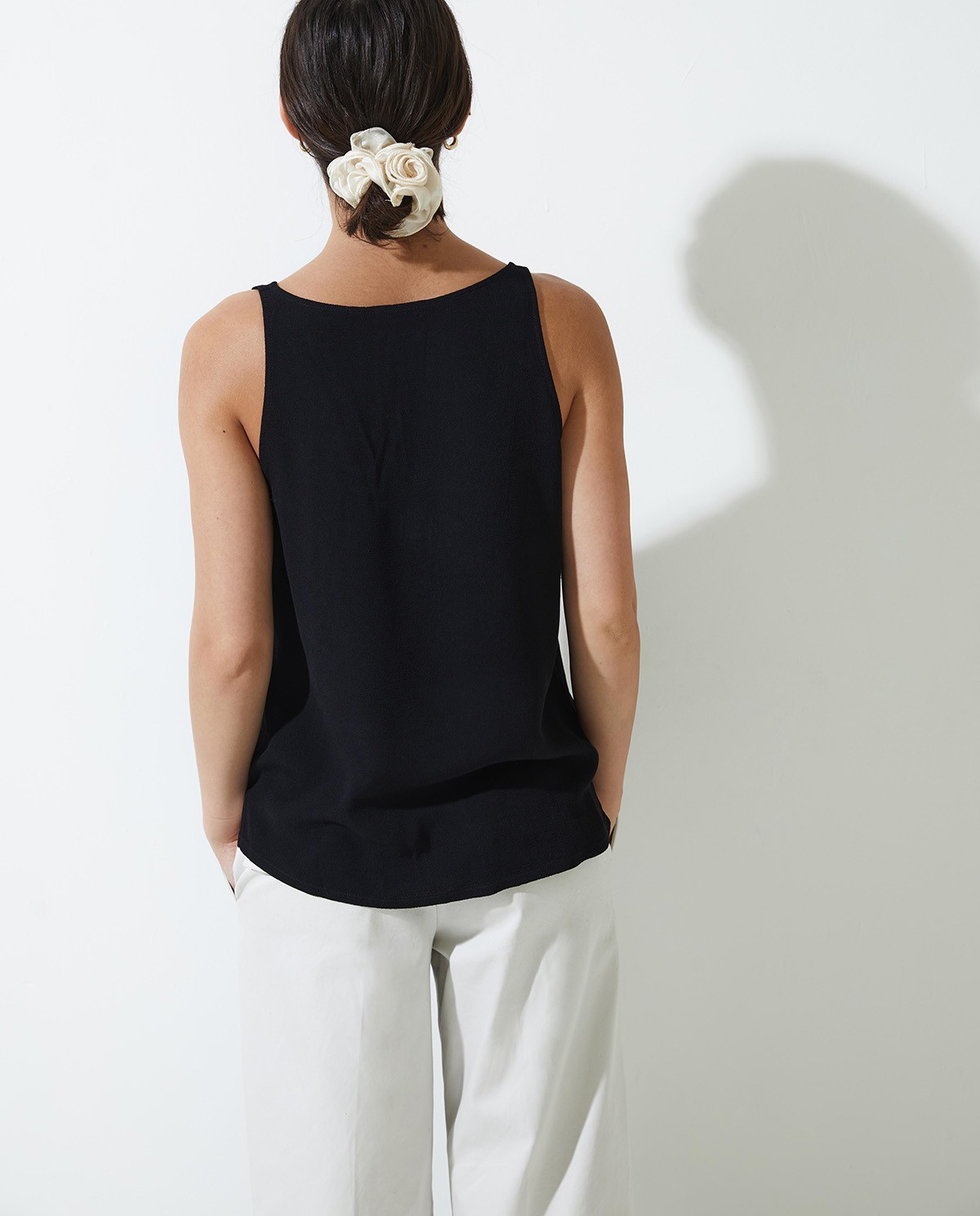 Women’s black Ecovero crepe top – sleeveless, soft and sustainable 1