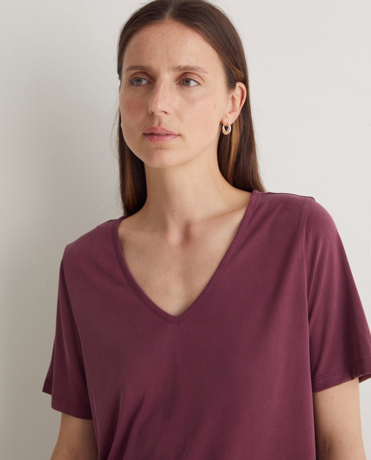Camiseta holgada escote pico berenjena mujer Yerse - Detalle frontal