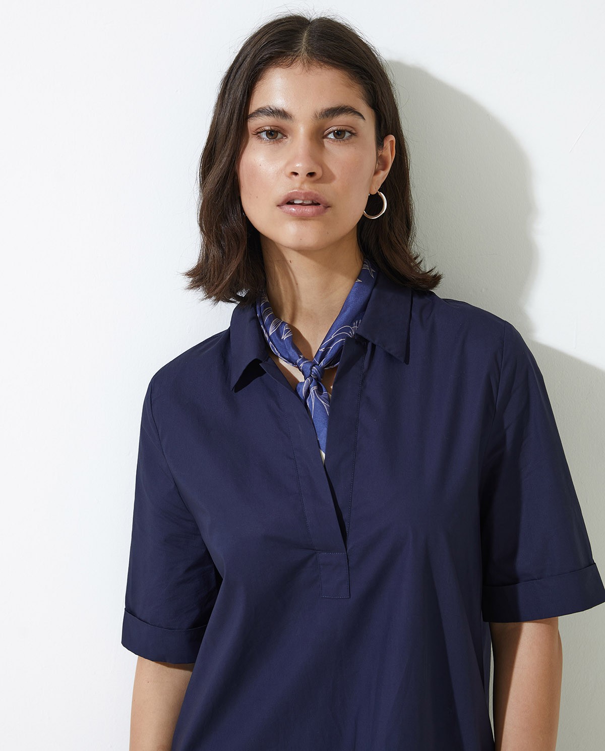 Robe chemise femme bleu foncé 100% coton – col polo, manches courtes, coupe droite 3