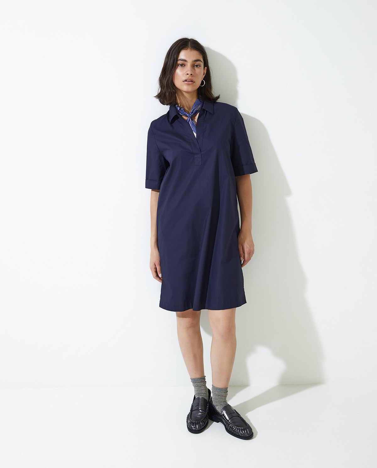 Robe chemise femme bleu foncé 100% coton – col polo, manches courtes, coupe droite 2