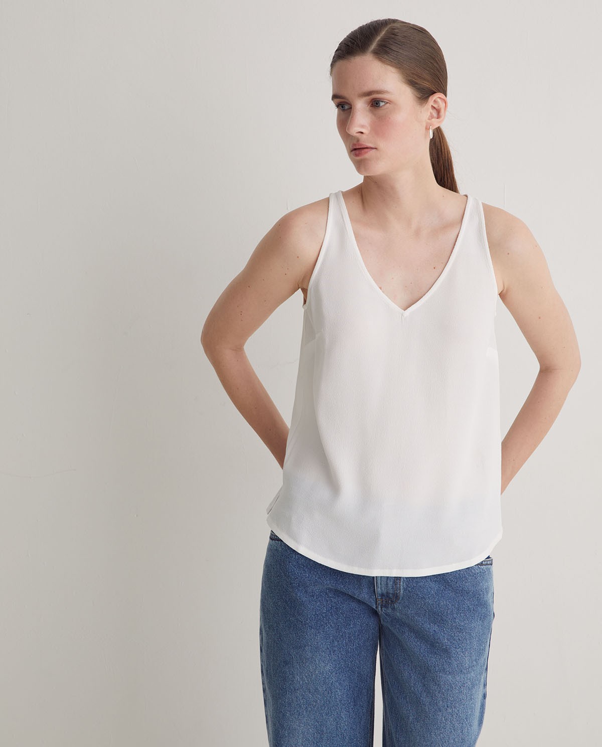 Women’s natural Ecovero crepe top – V-neck, sleeveless, soft and eco-friendly 3