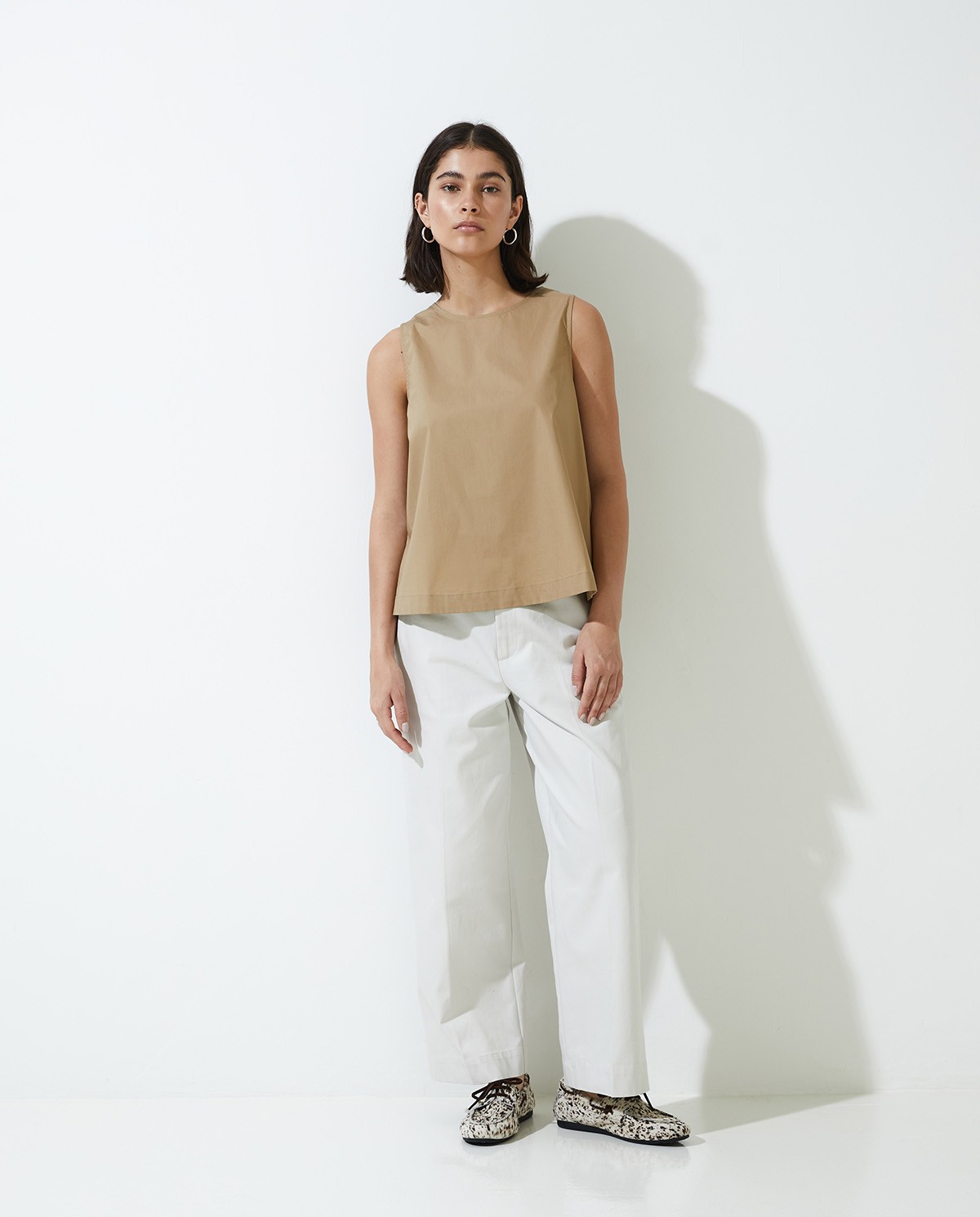 Women’s sleeveless cotton poplin top – round neckline, straight cut, 100% cotton 3