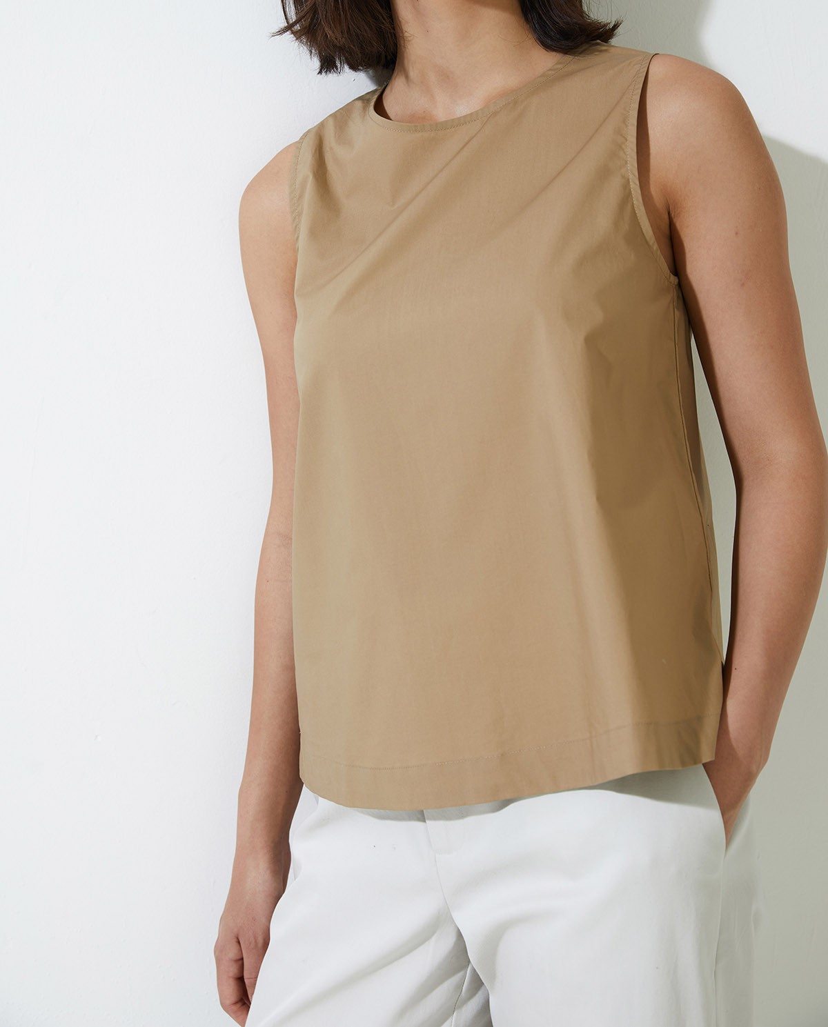 Women’s sleeveless cotton poplin top – round neckline, straight cut, 100% cotton 1