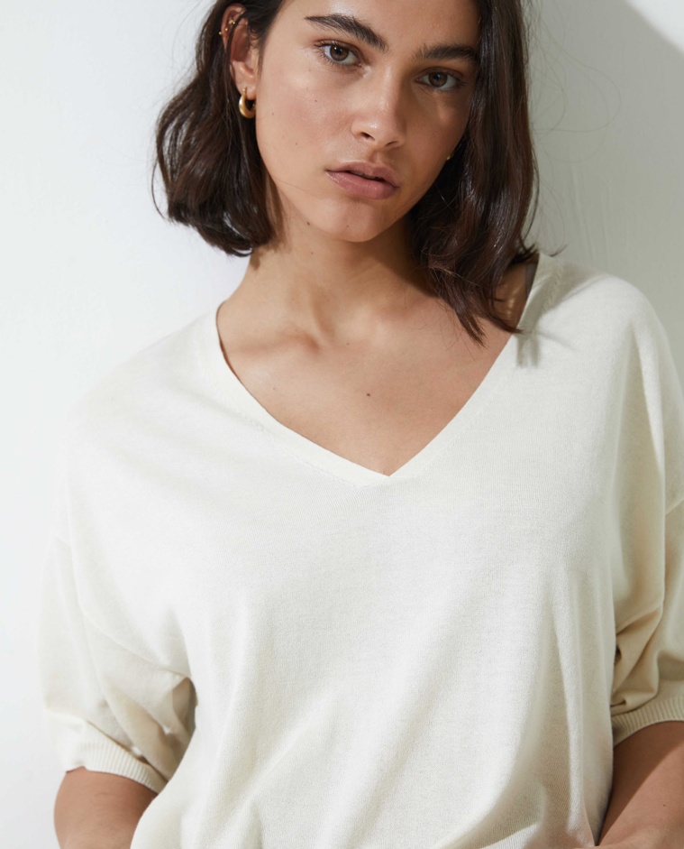 Jersey manga corta escote pico crudo mujer Yerse - Detalle frontal