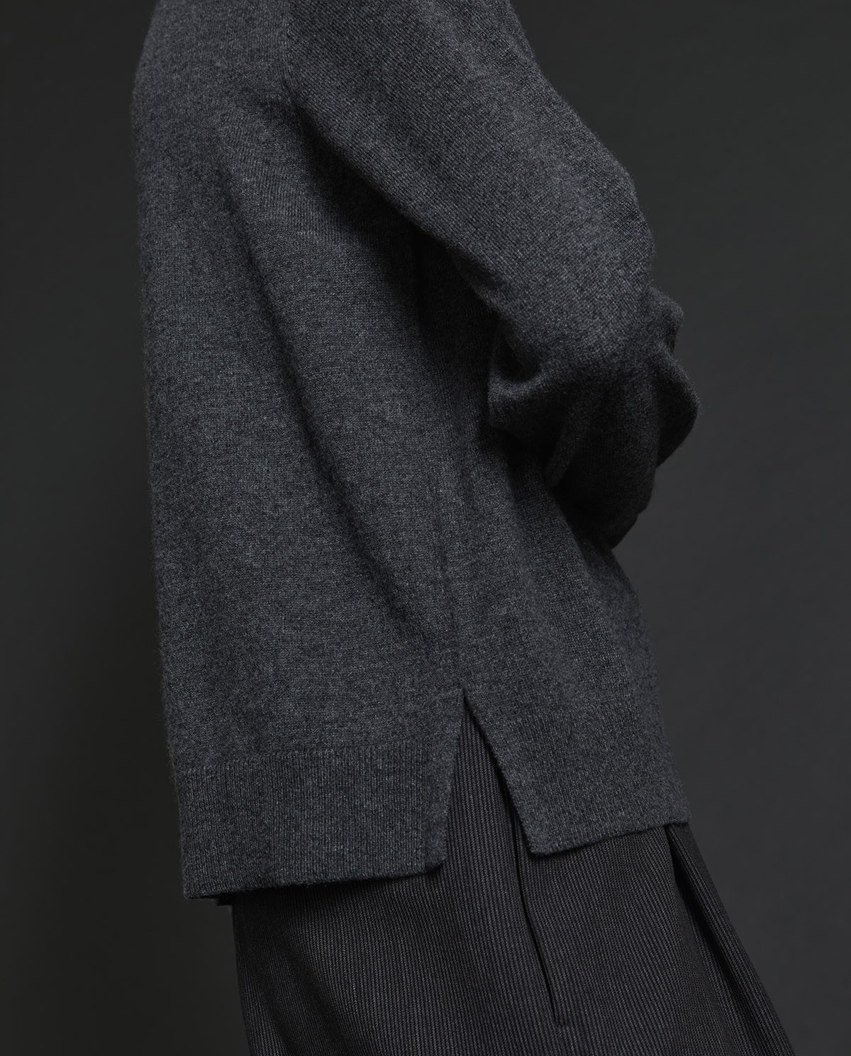 Jersey 100% cashmere antracita para mujer – cuello Perkins, cálido, elegante y ligero 4