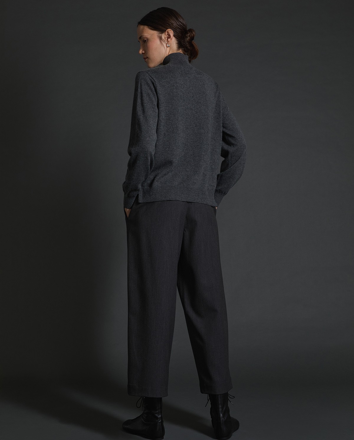 Jersey 100% cashmere antracita para mujer – cuello Perkins, cálido, elegante y ligero 5