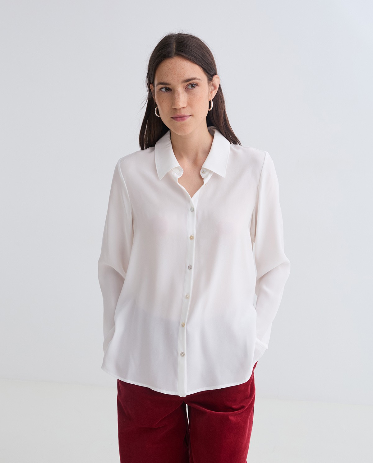 Camisa 100 % seda coll camiser cru dona Yerse - Detall vista frontal