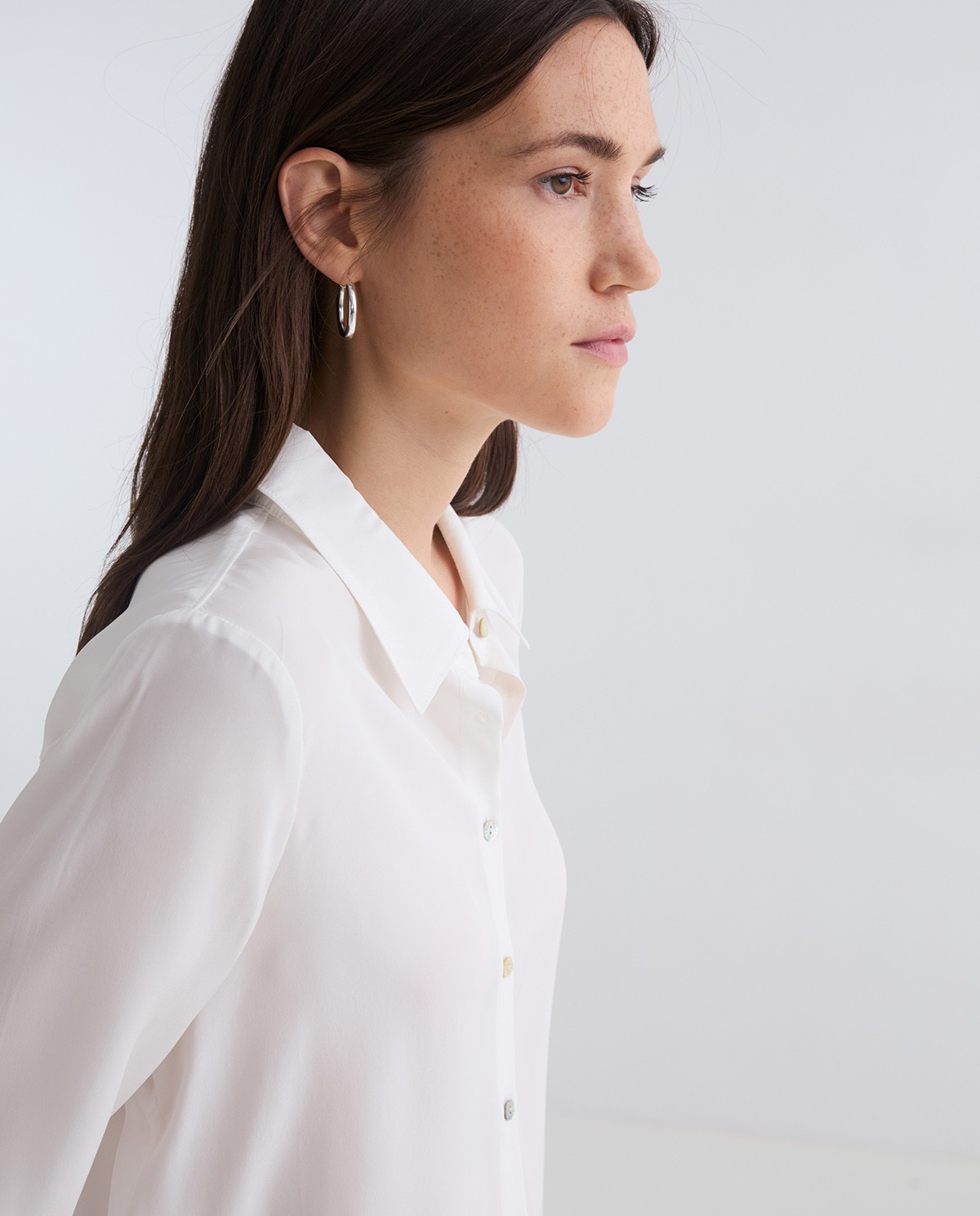 Camisa 100 % seda coll camiser cru dona Yerse - Detall vista frontal 1