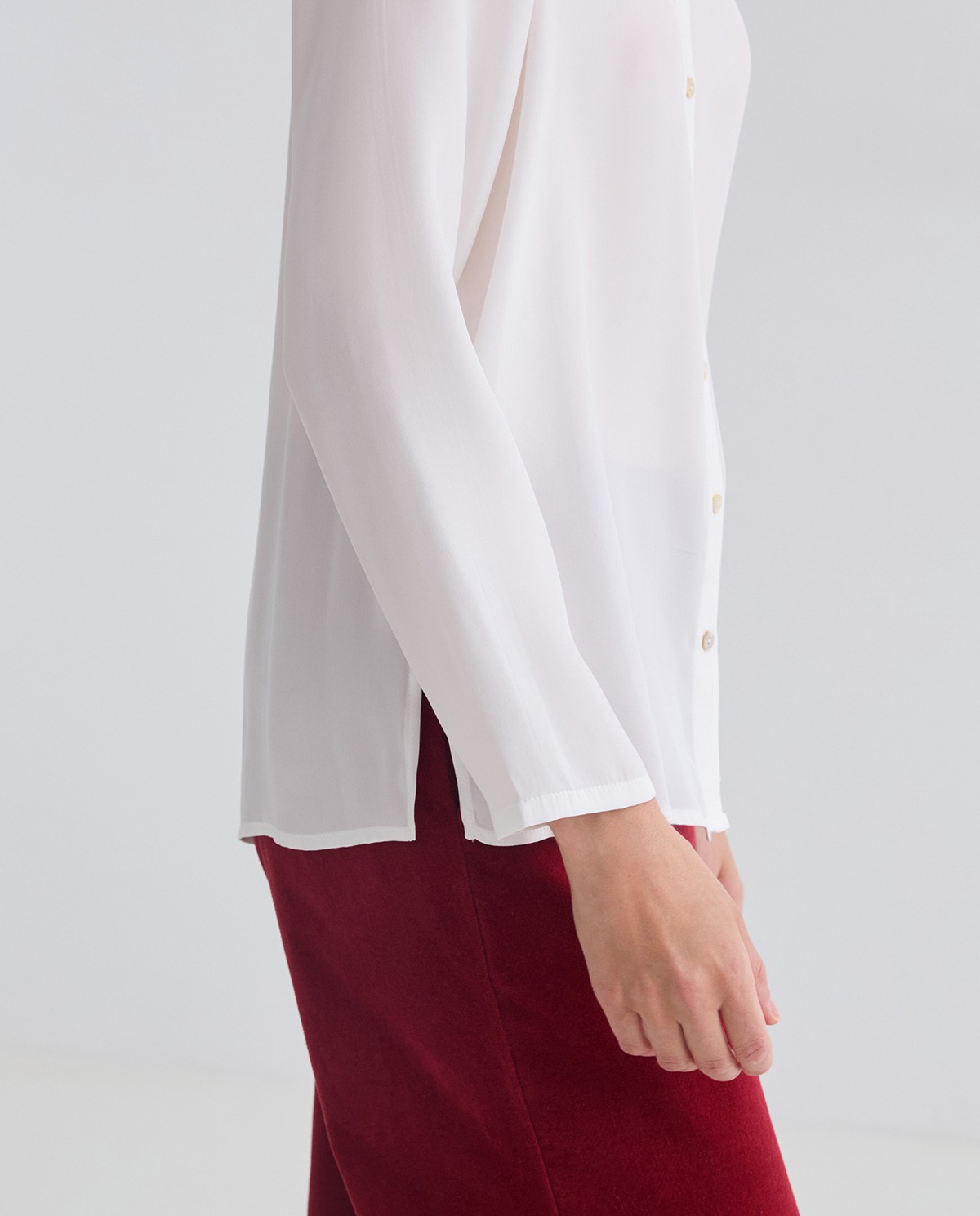 Camisa 100 % seda coll camiser cru dona Yerse - Detall vista frontal 2