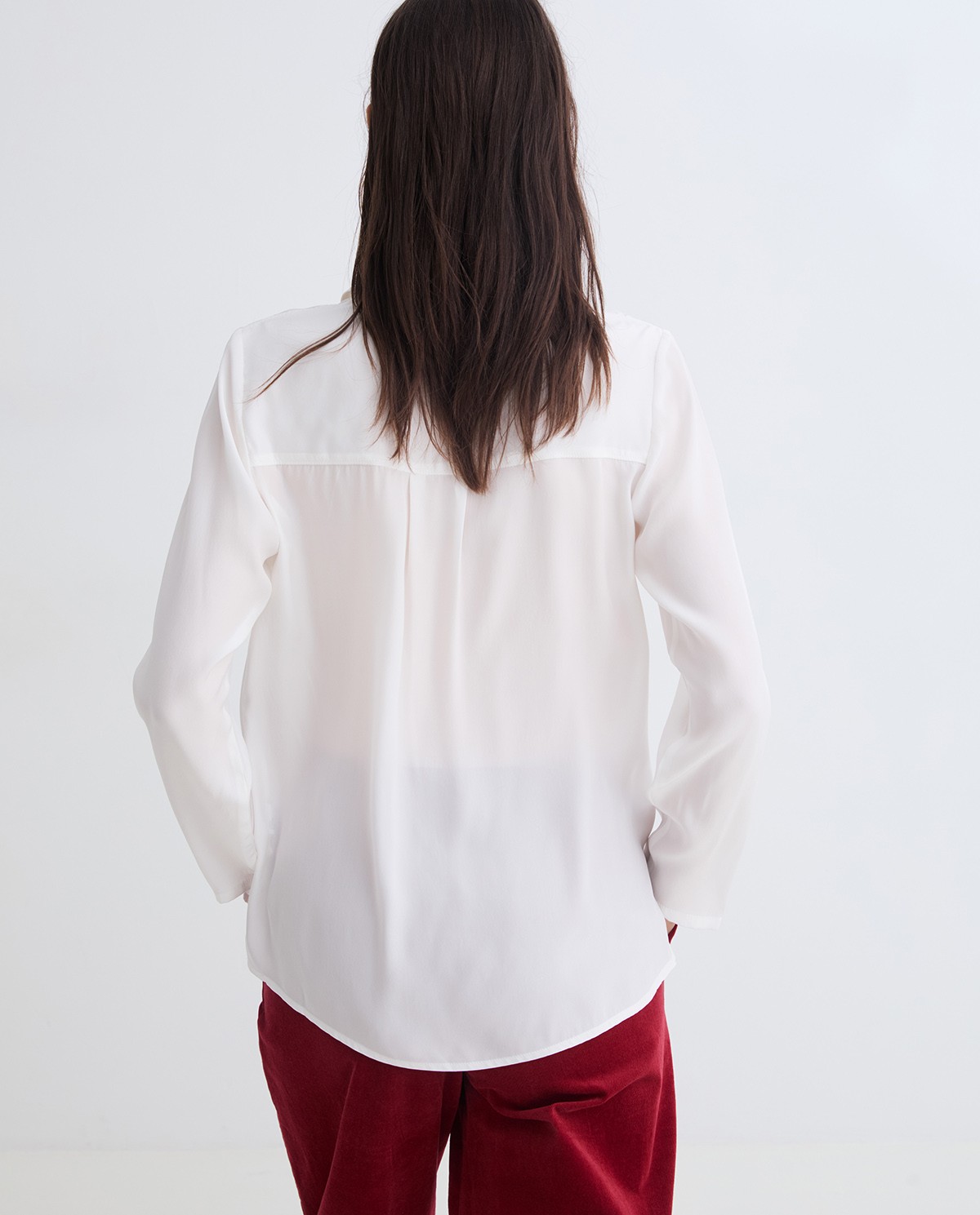 Camisa 100 % seda coll camiser cru dona Yerse - Detall vista frontal 3