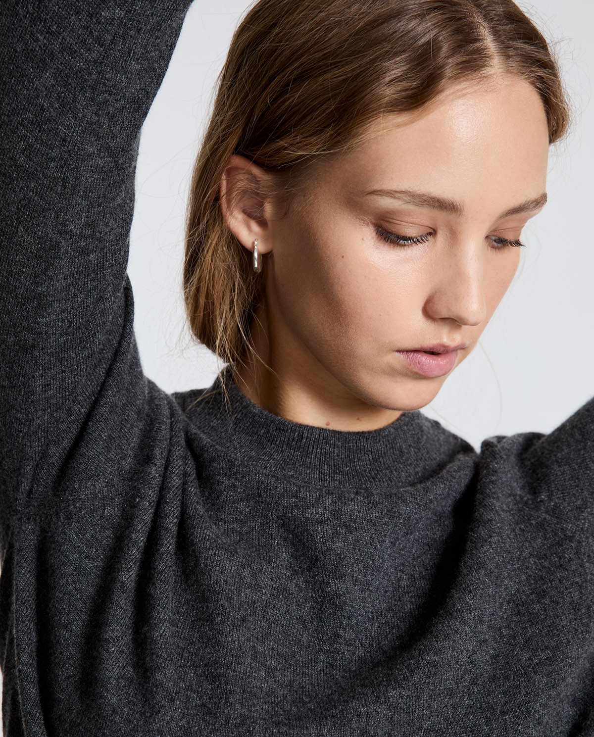 Jersey cashmere cuello redondo antracita mujer Yerse - Detalle frontal 1