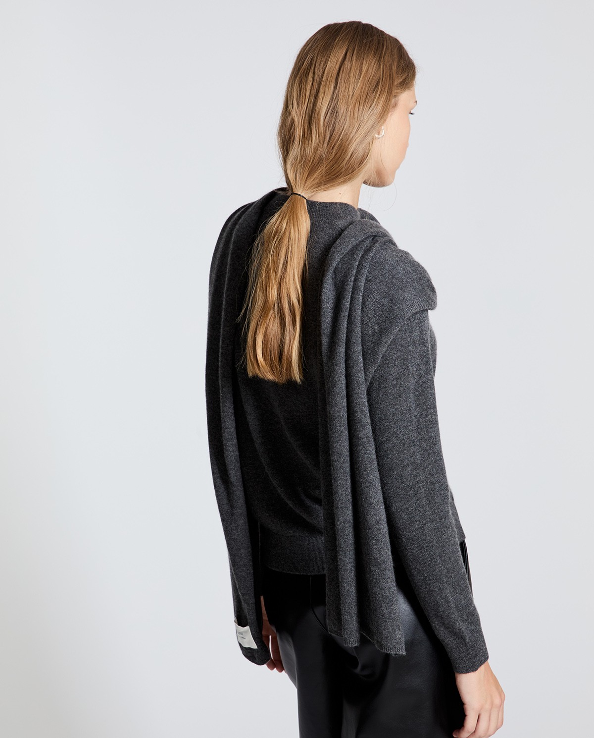 Jersey cashmere cuello redondo antracita mujer Yerse - Detalle frontal 3
