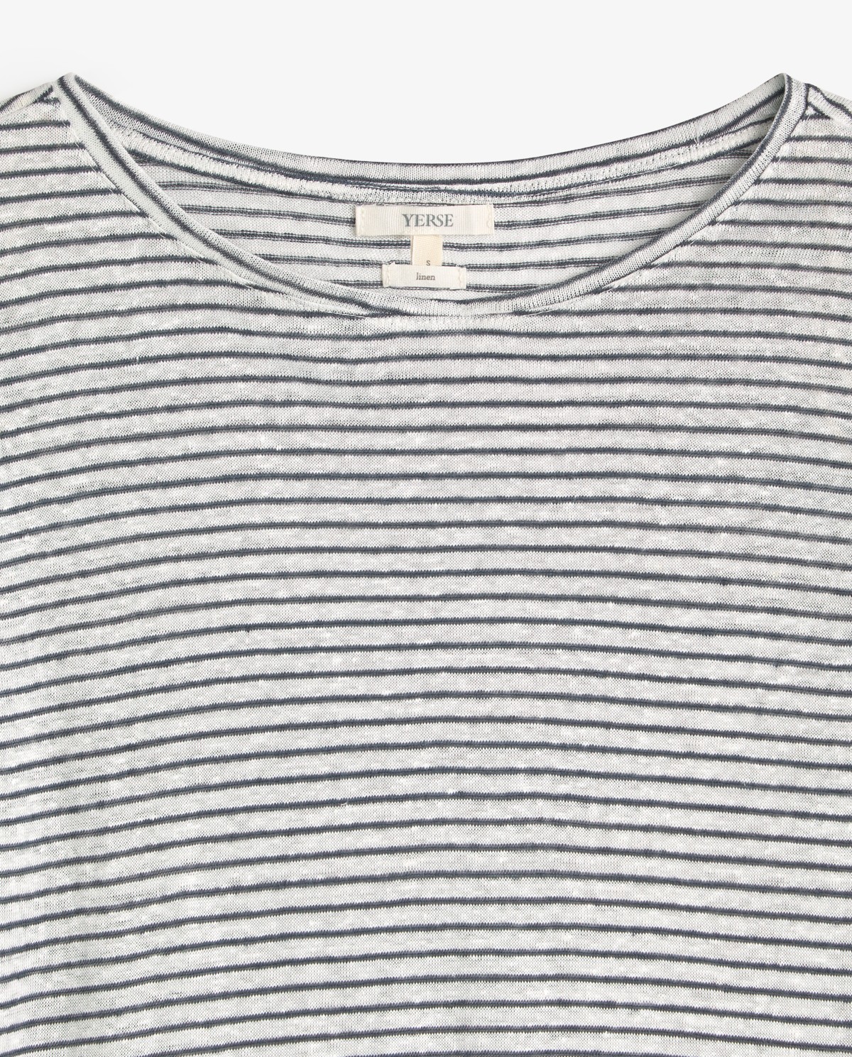 Camiseta lino manga corta rayas en color azul oscuro, vista frontal con detalle del tejido 7