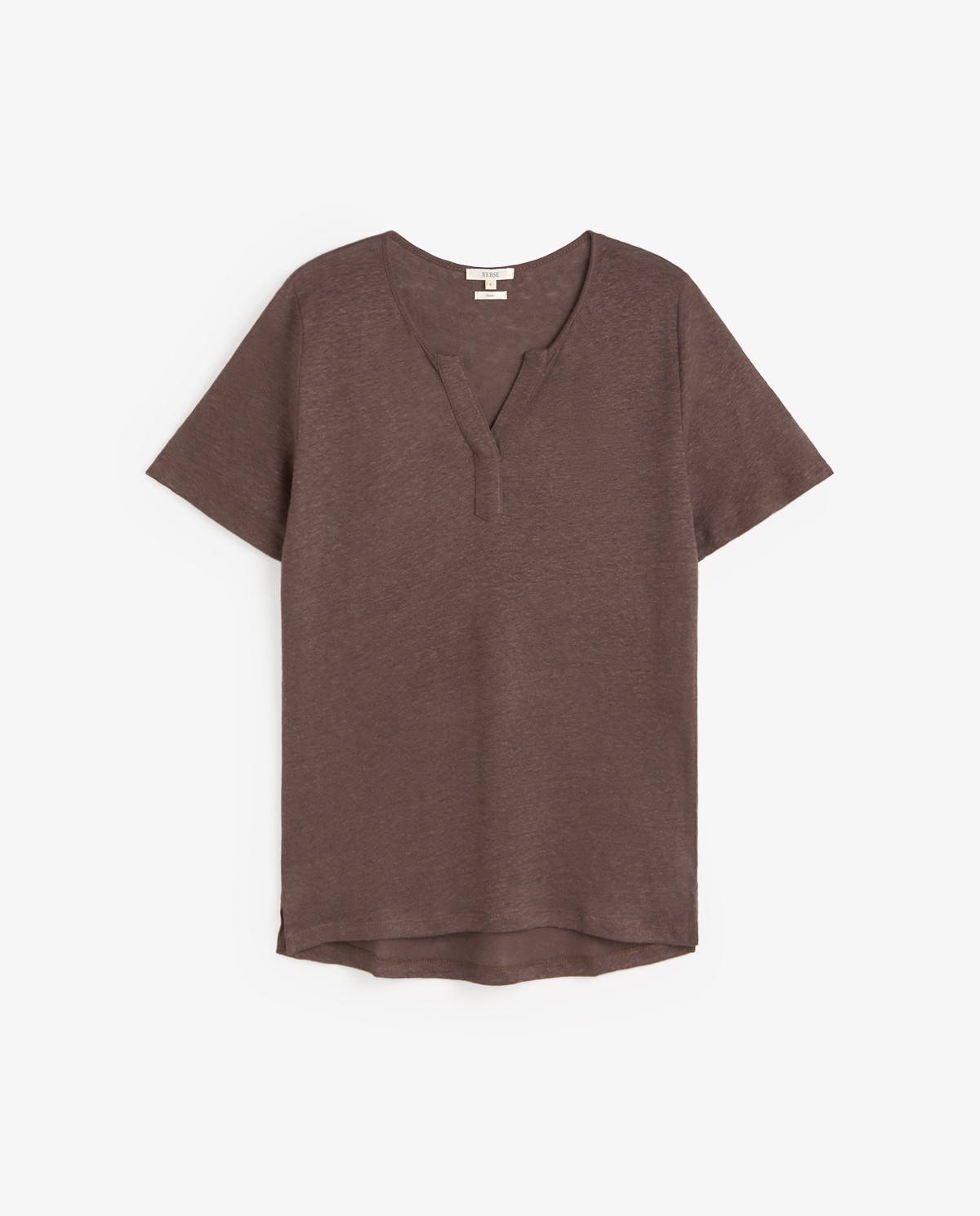 Camiseta lino cuello tunecino en color chocolate, vista frontal con detalle del tejido 6