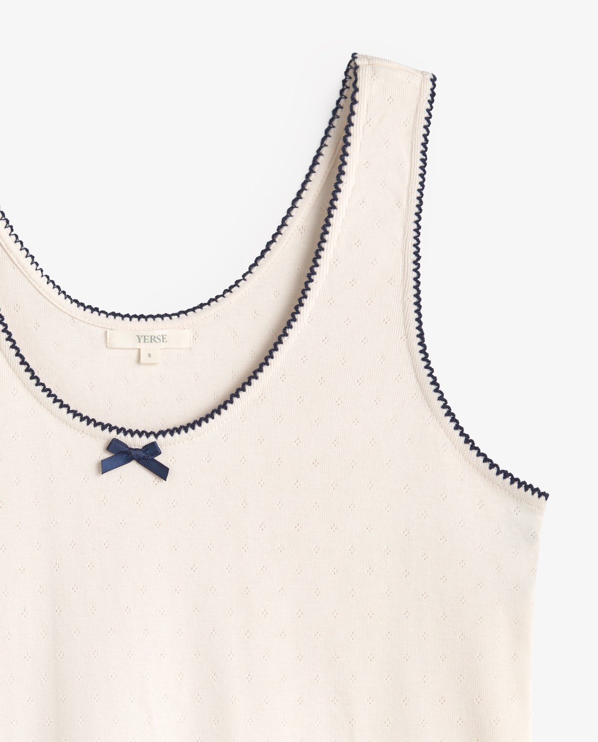 Top tirantes algodón lazo en color crudo, vista frontal con detalle del tejido 6