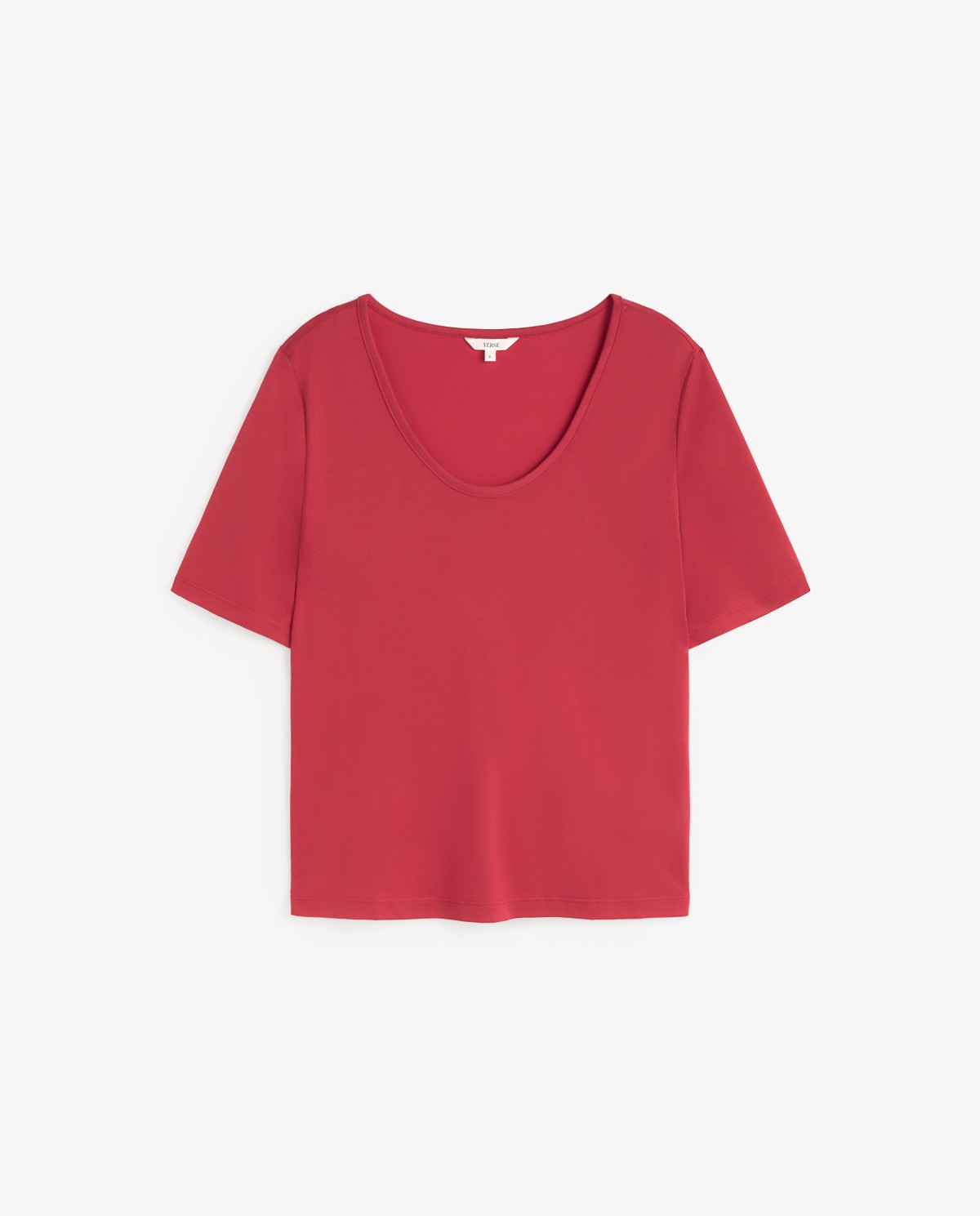 Camiseta fluida escote olla en color rojo, vista frontal con detalle del tejido 6