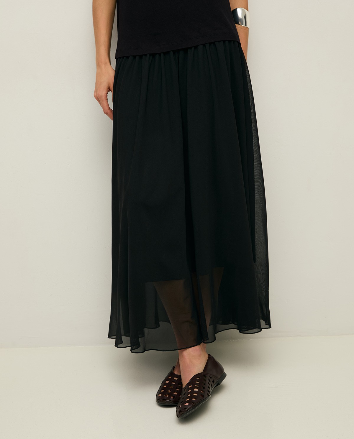 Vestido de tirantes tejido combinado en color negro, vista frontal con detalle del tejido 3