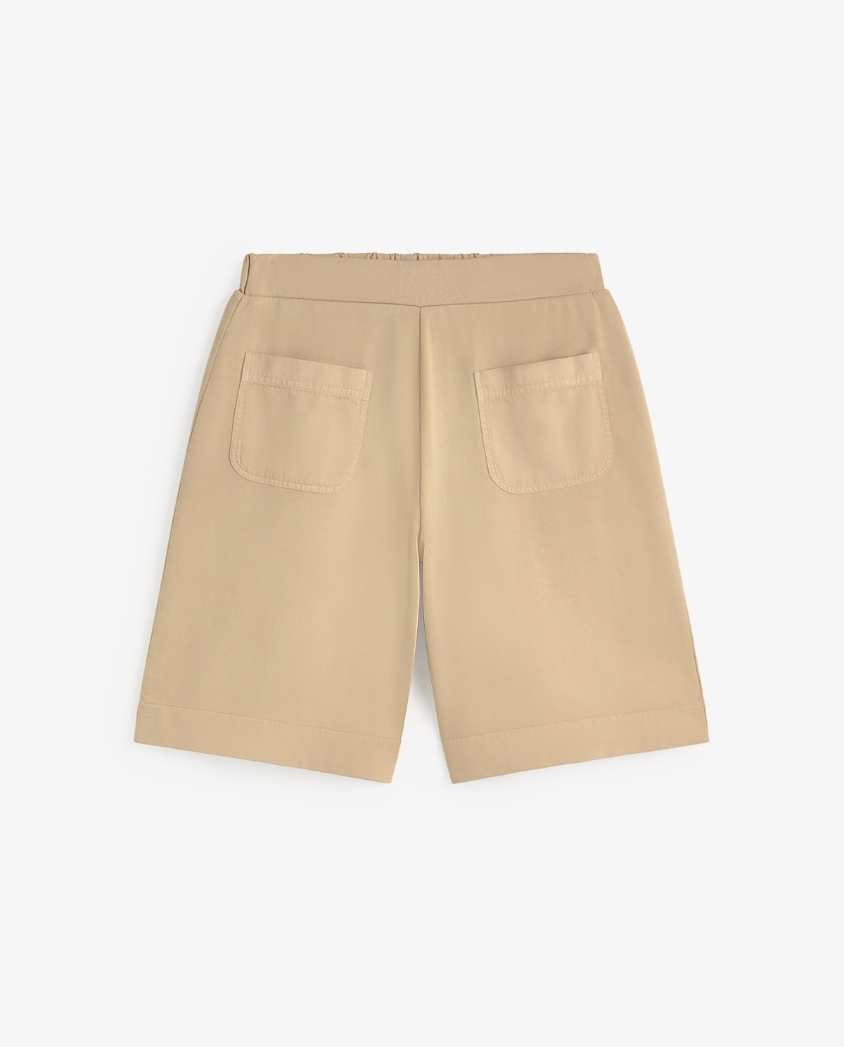Shorts algodón orgánico detalle bolsillos en color arena, vista frontal con detalle del tejido 5