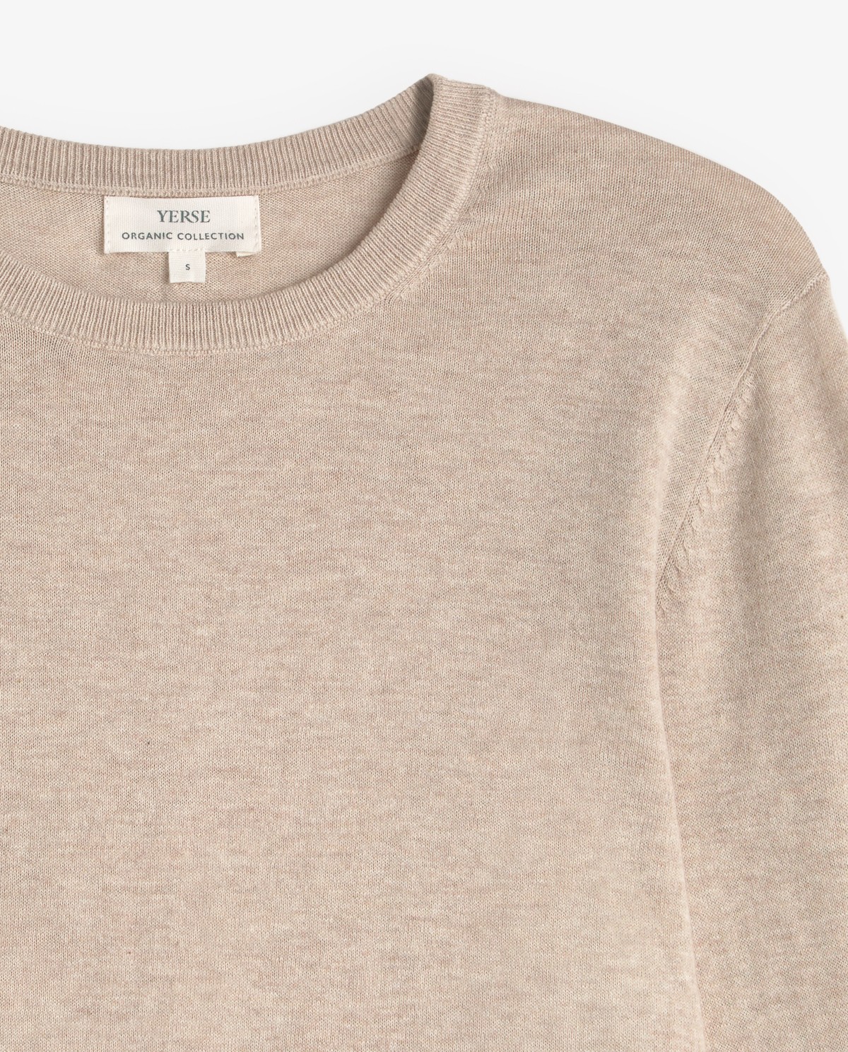 Jersey punto fino cuello redondo en color beige, vista frontal con detalle del tejido 8