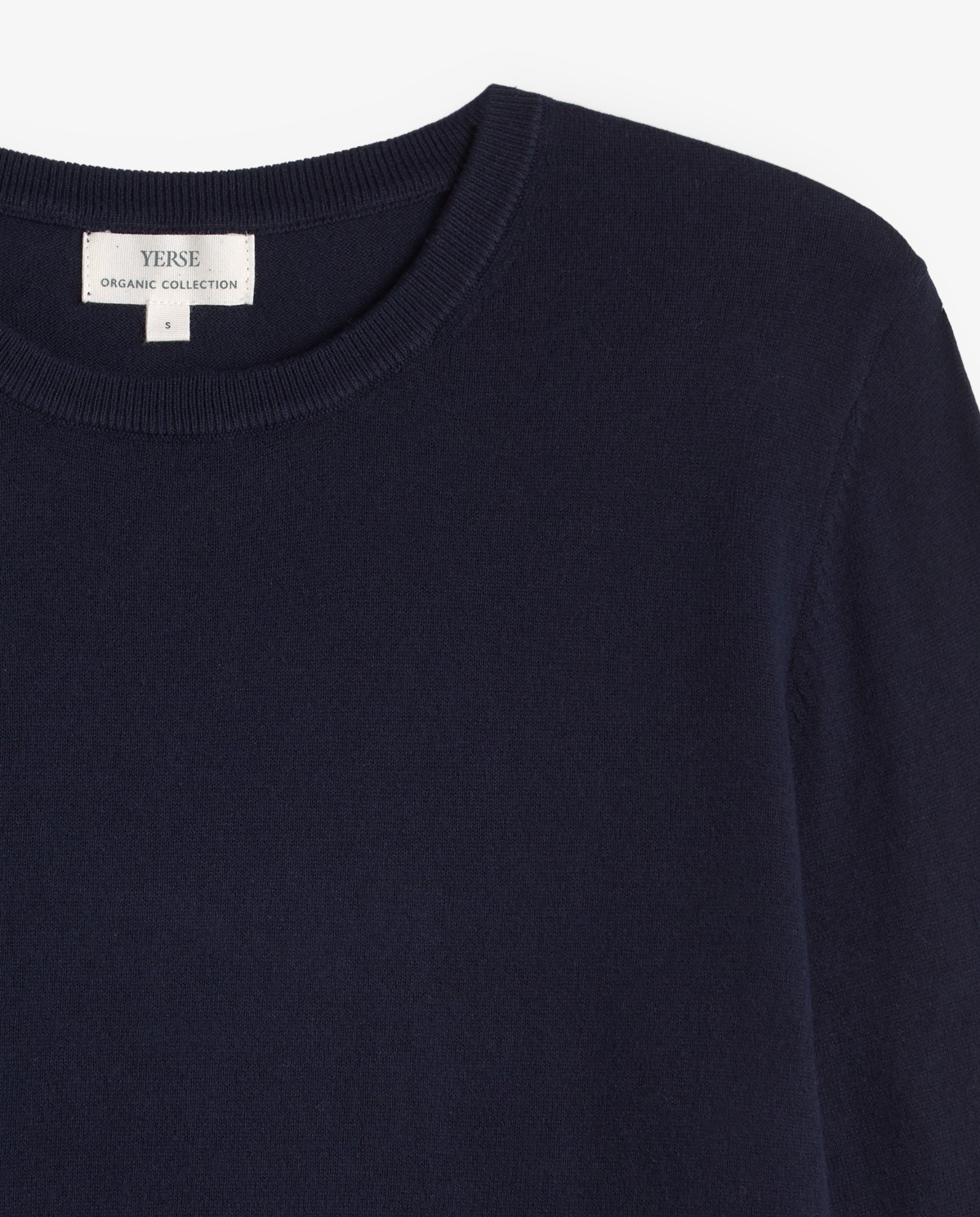Jersey punto fino cuello redondo en color azul oscuro, vista frontal con detalle del tejido 7