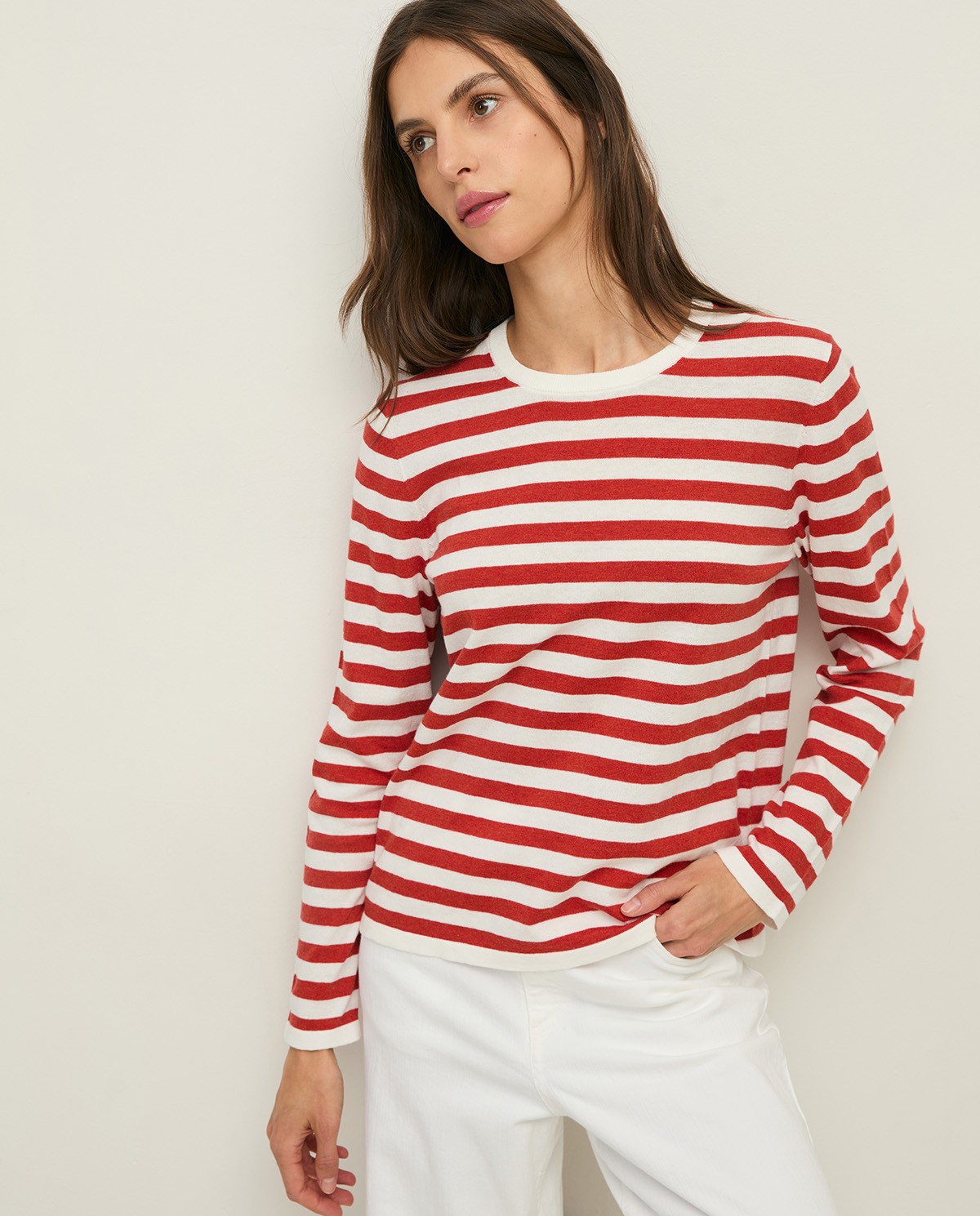 Jersey algodón estampado rayas en color terracota, vista frontal con detalle del tejido 2