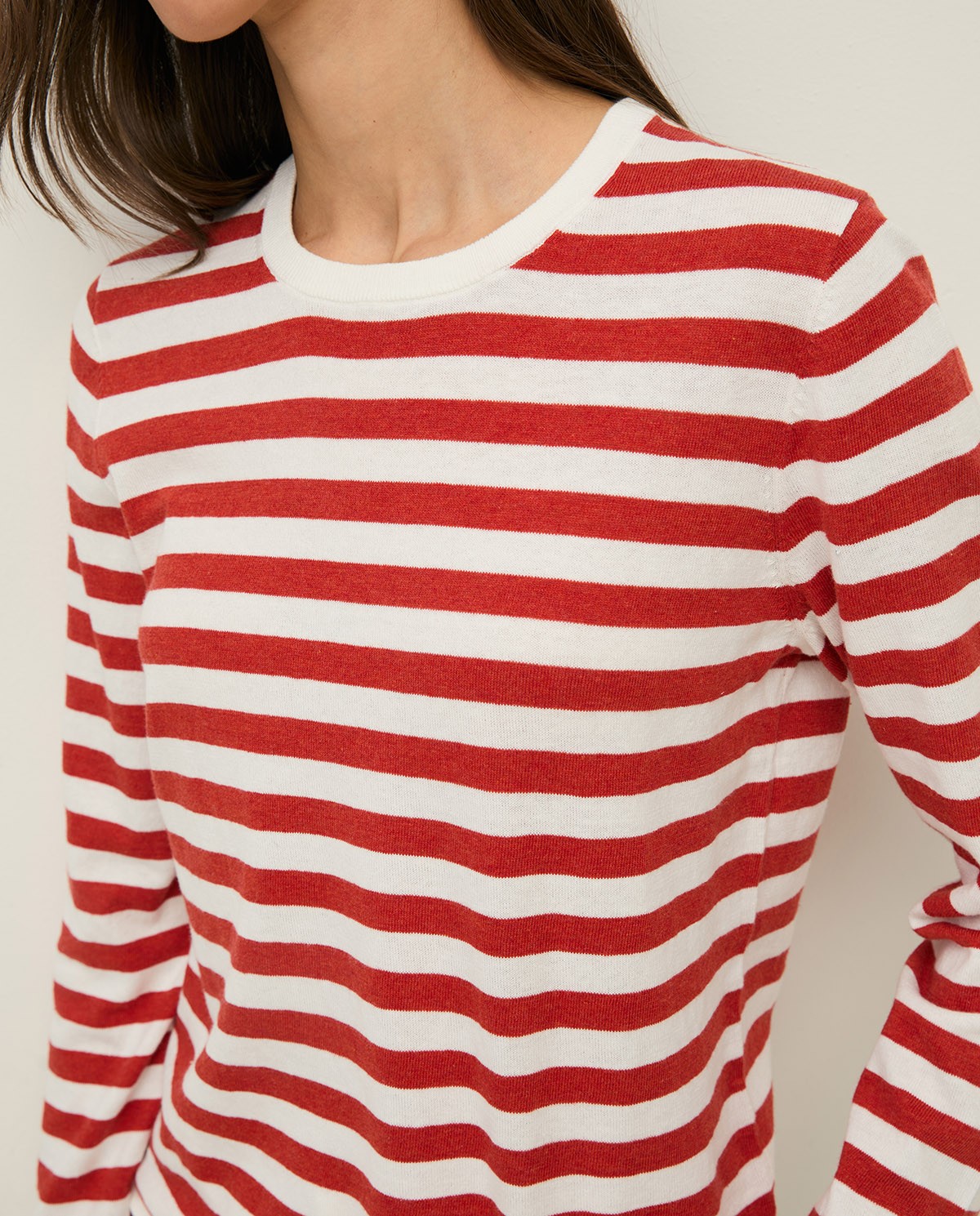 Jersey algodón estampado rayas en color terracota, vista frontal con detalle del tejido 1