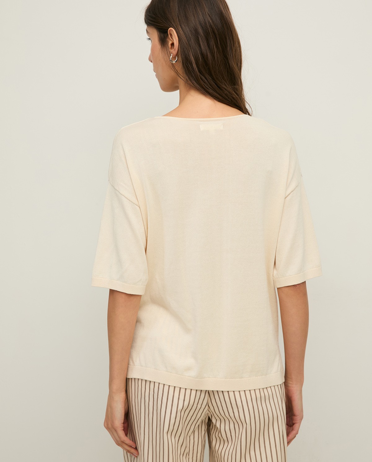 Short-sleeve V-neck sweater|Yerse 3