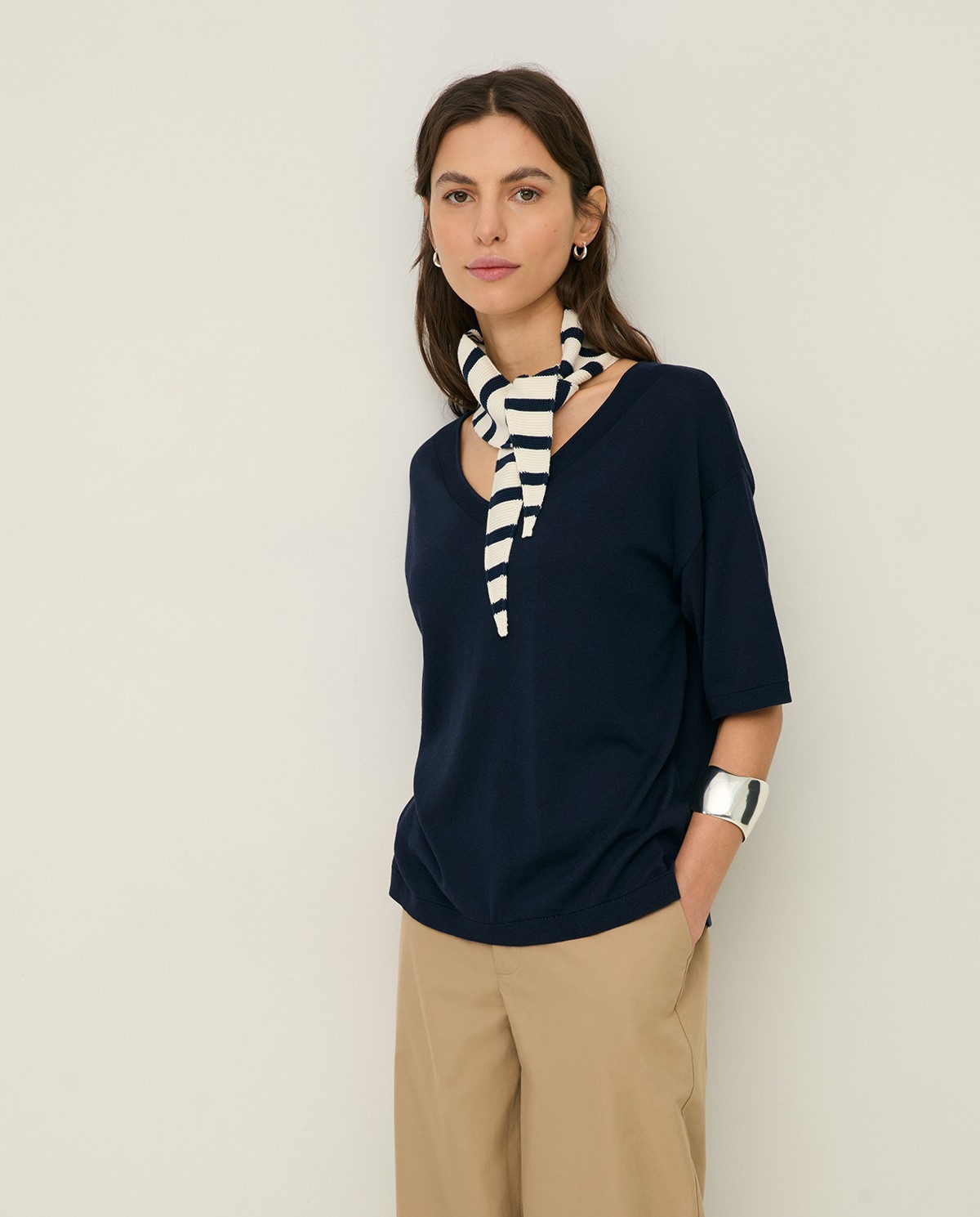 Short-sleeve V-neck sweater|Yerse